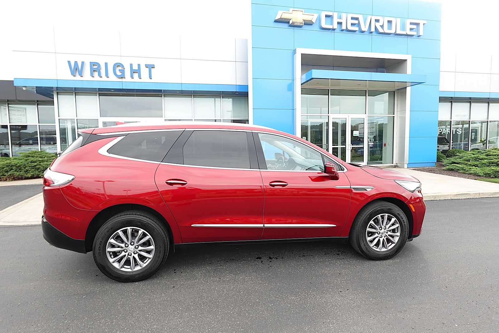 2023 Buick Enclave Essence photo 2