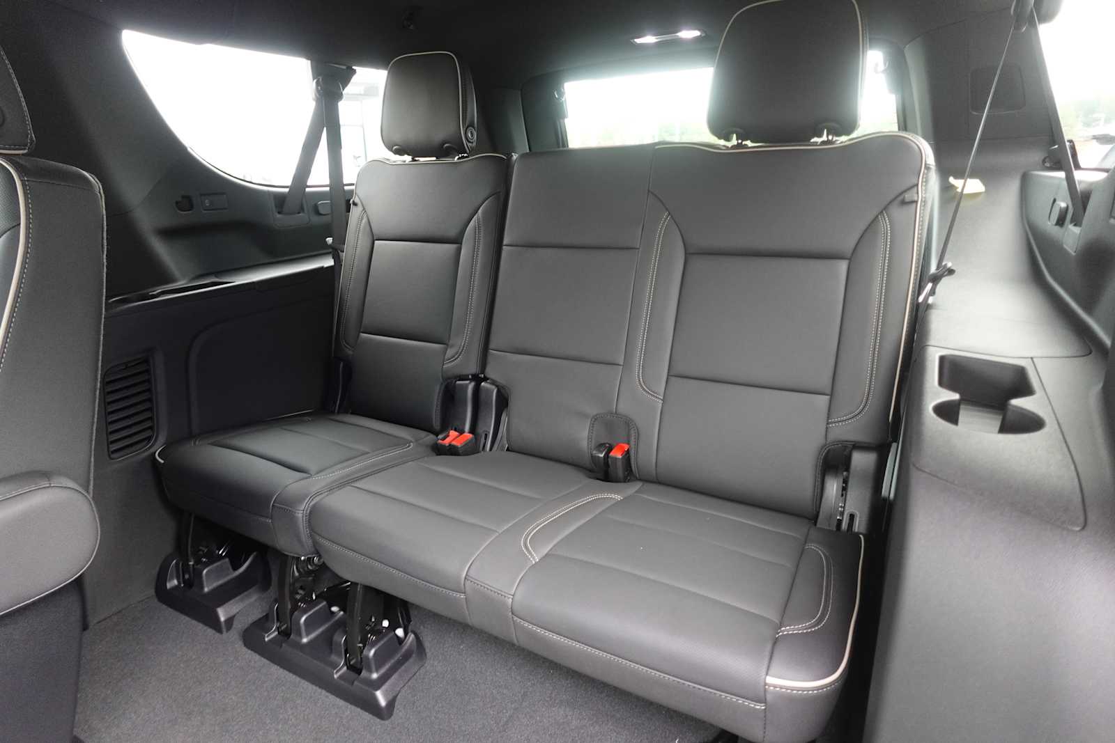 2025 Chevrolet Suburban Premier - Photo 30