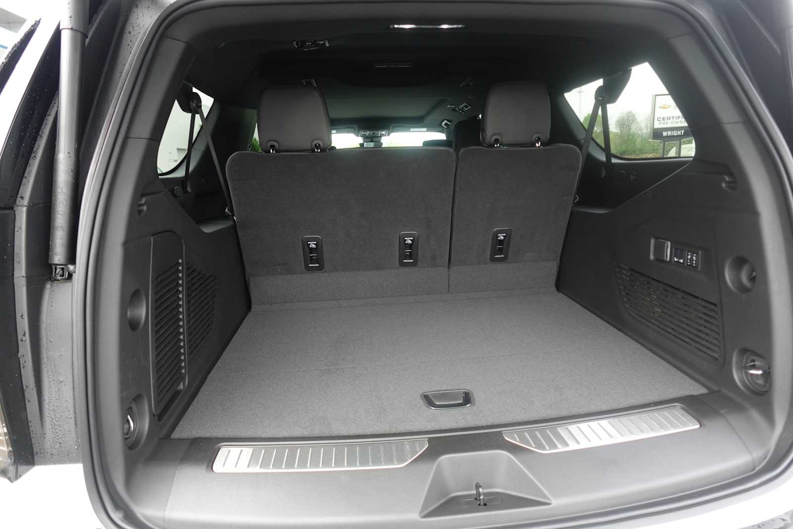 2025 Chevrolet Suburban Premier - Photo 31