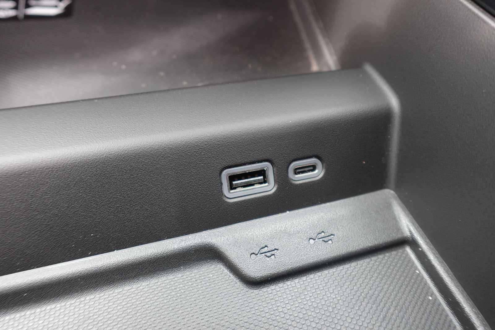 2025 Chevrolet Suburban Premier - Photo 22