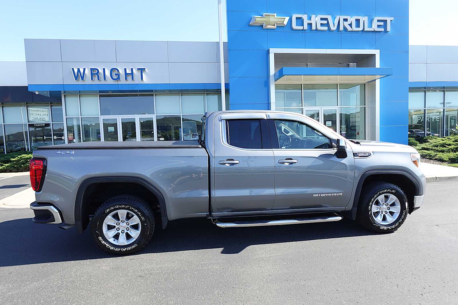 2019 Gmc Sierra 1500 SLE photo 2