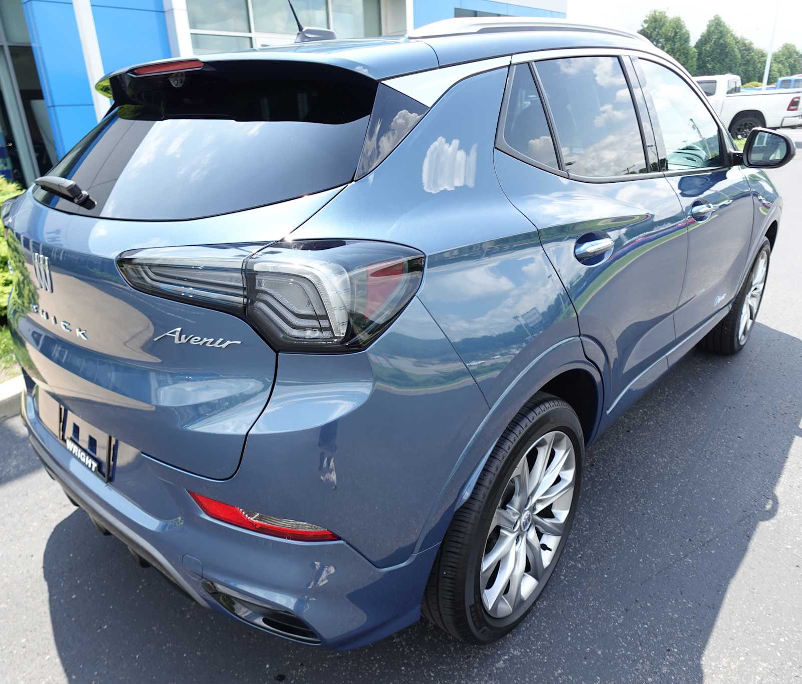 2024 Buick Encore GX Avenir photo 3