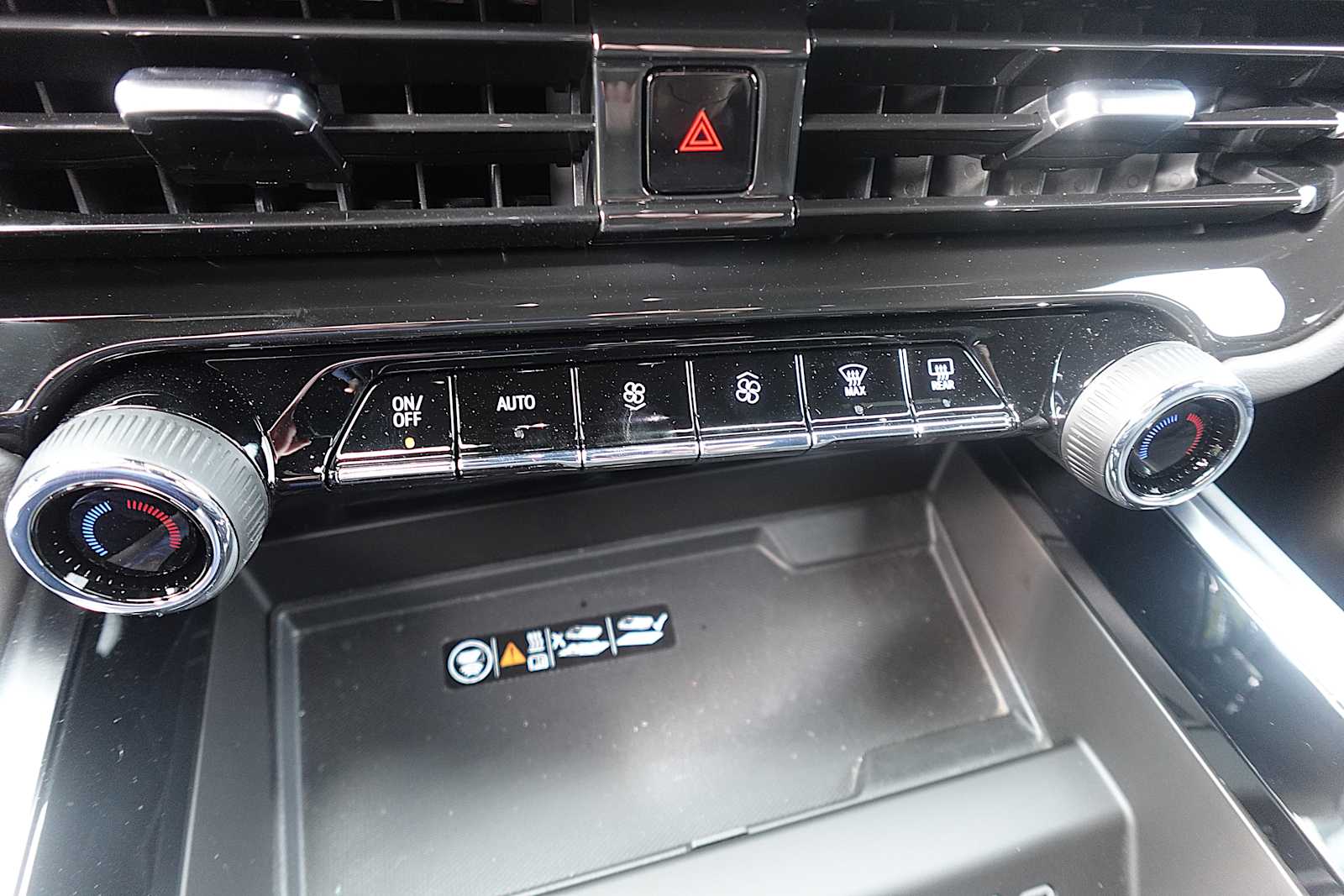 2025 Chevrolet Suburban Premier - Photo 21