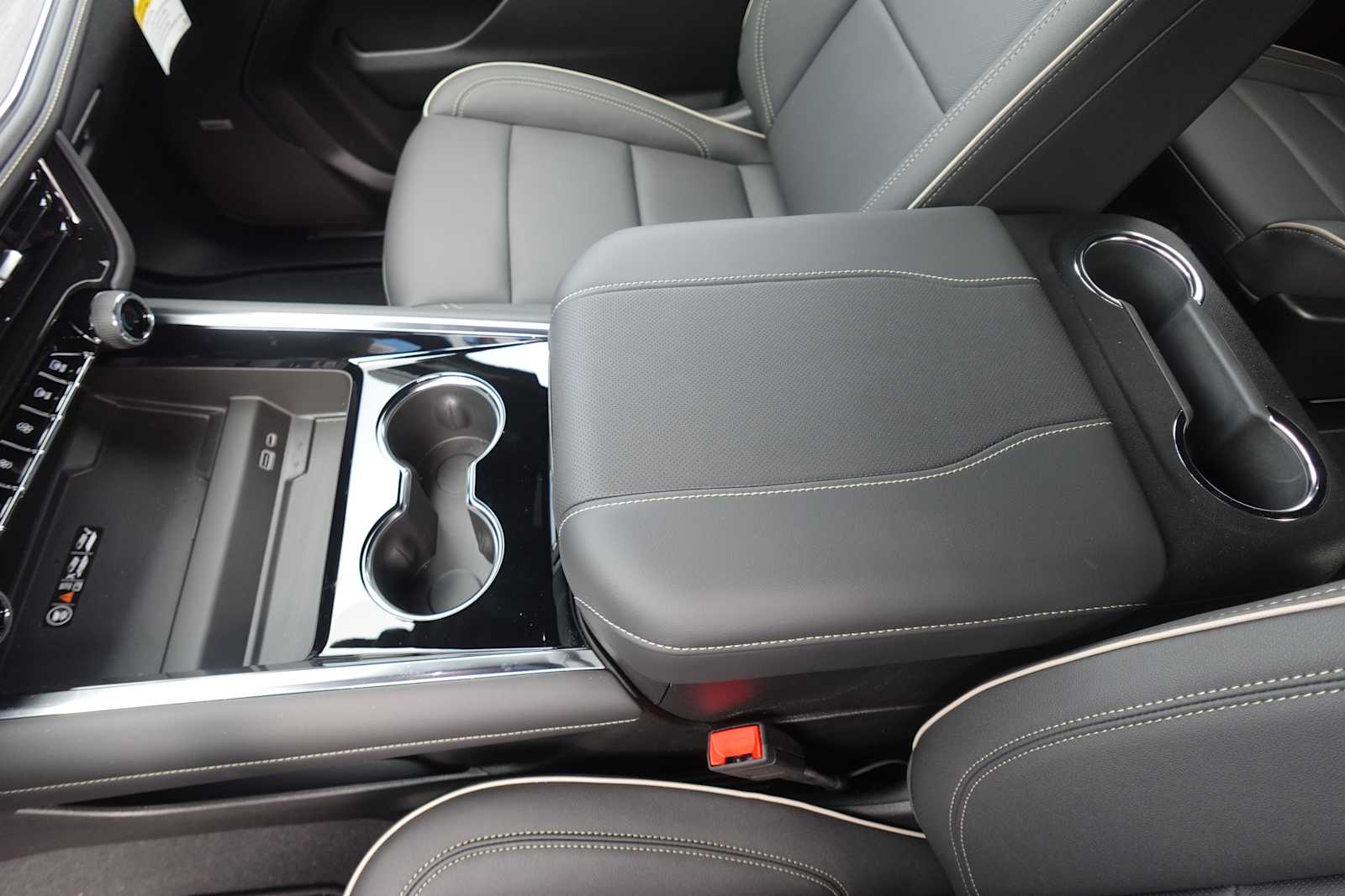 2025 Chevrolet Suburban Premier - Photo 24