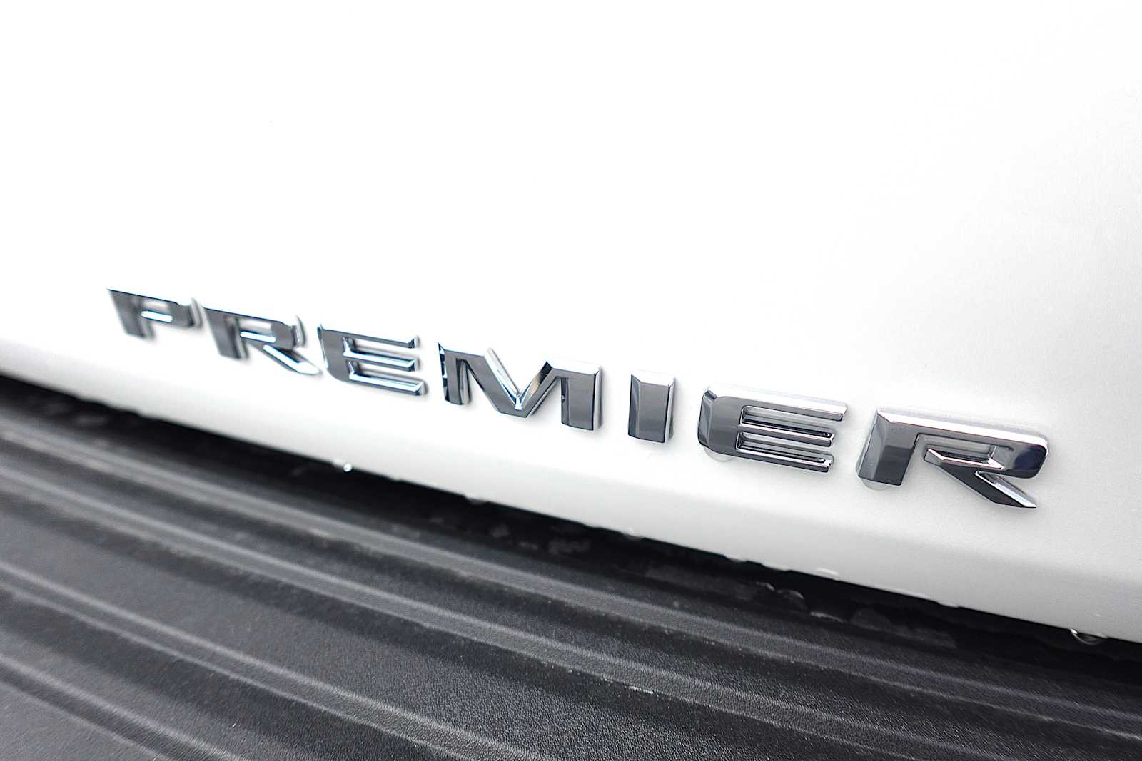 2025 Chevrolet Suburban Premier - Photo 10