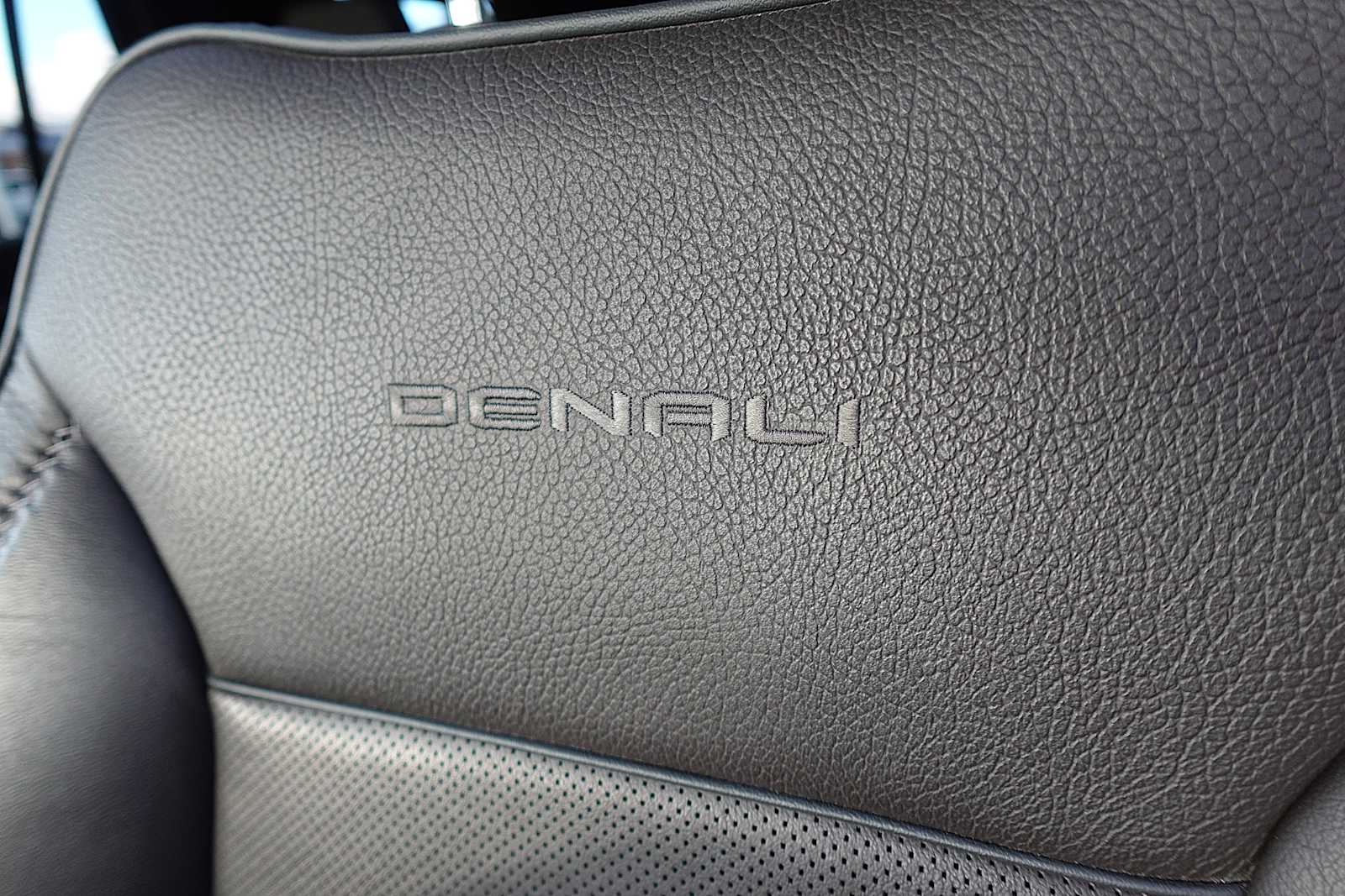 2022 GMC Yukon Denali - Photo 13