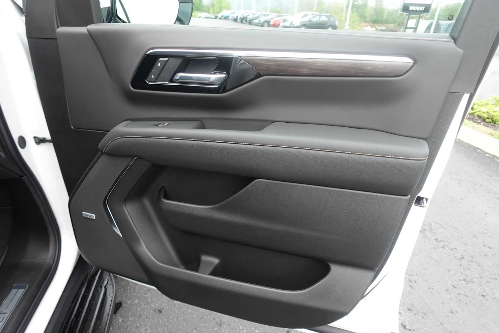 2025 Chevrolet Suburban Premier - Photo 32