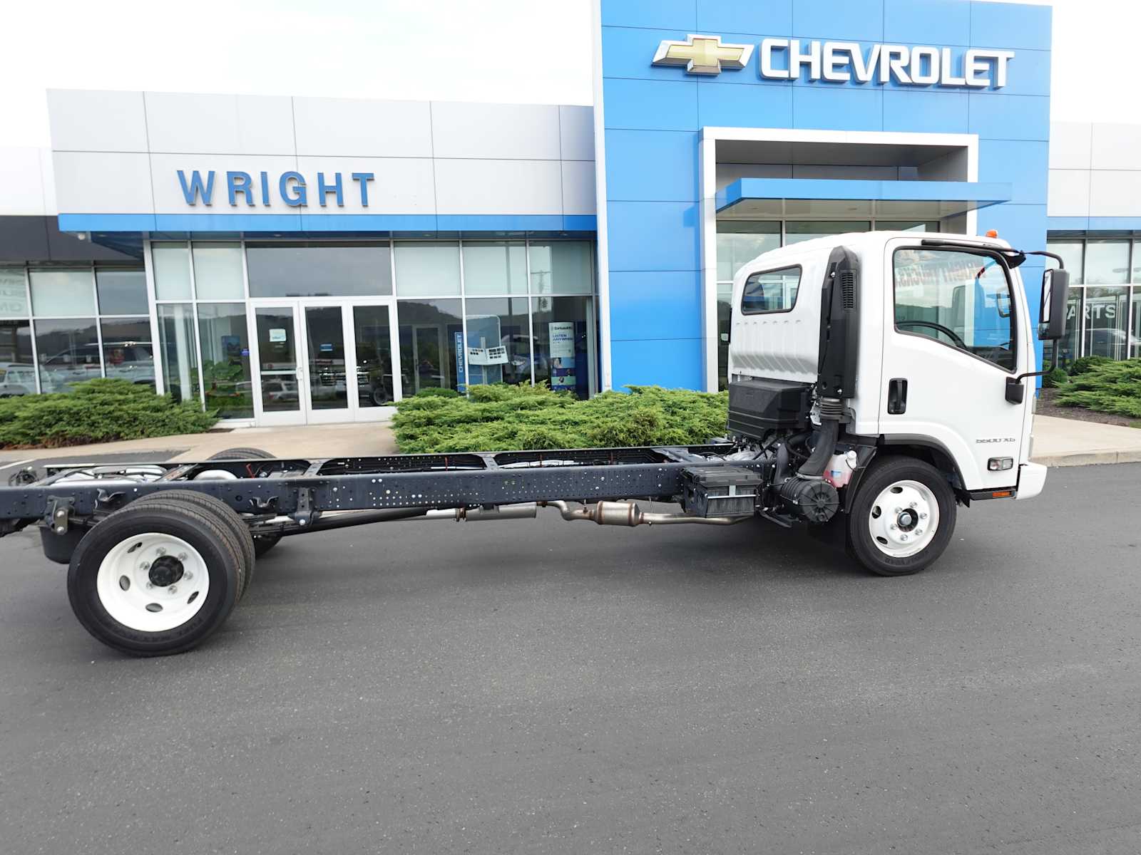 2024 Chevrolet Silverado photo 2