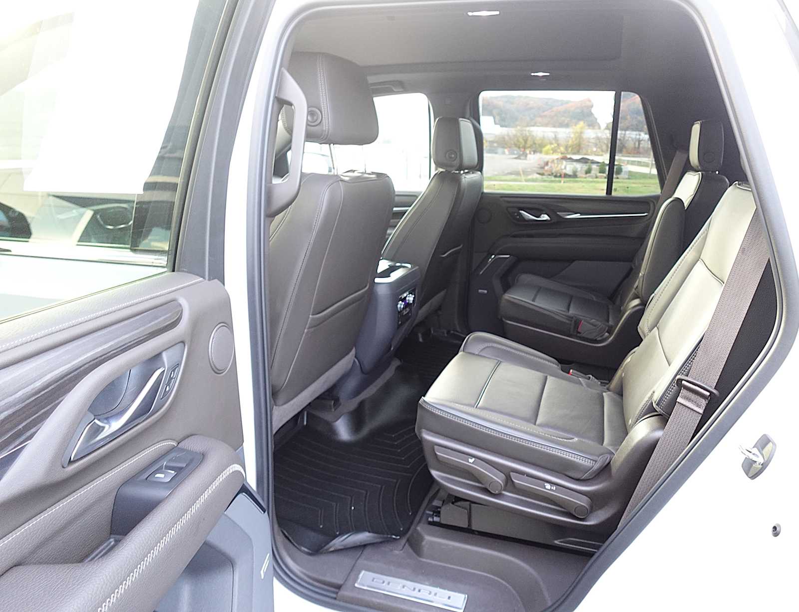 2022 GMC Yukon Denali - Photo 27