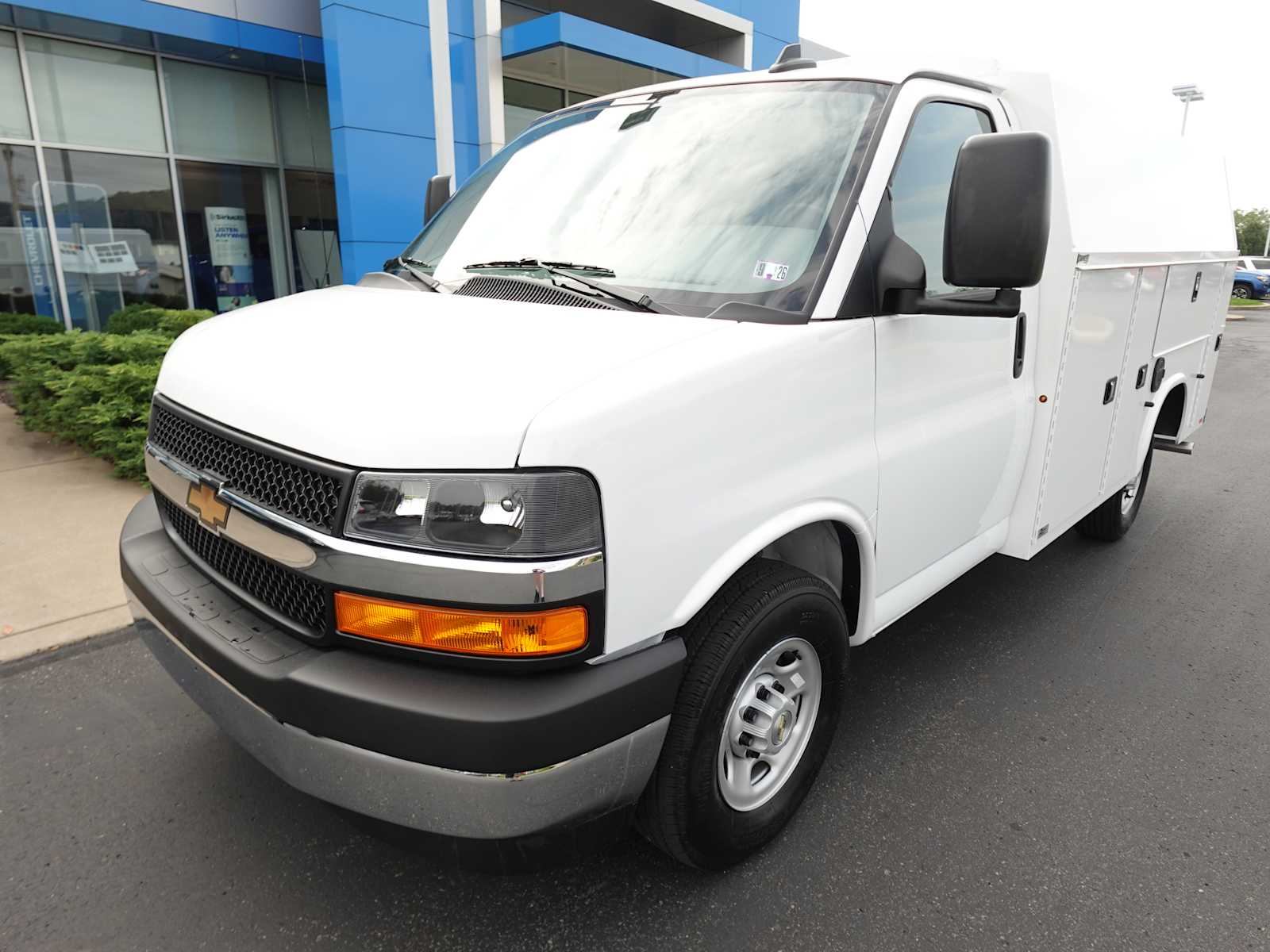 2025 Chevrolet Express Cutaway 3500 photo 3