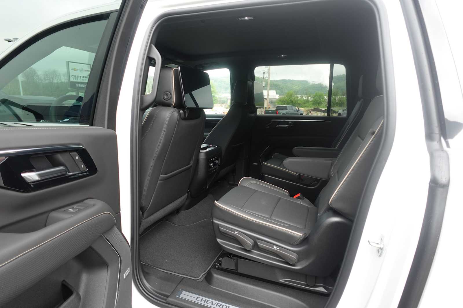 2025 Chevrolet Suburban Premier - Photo 27