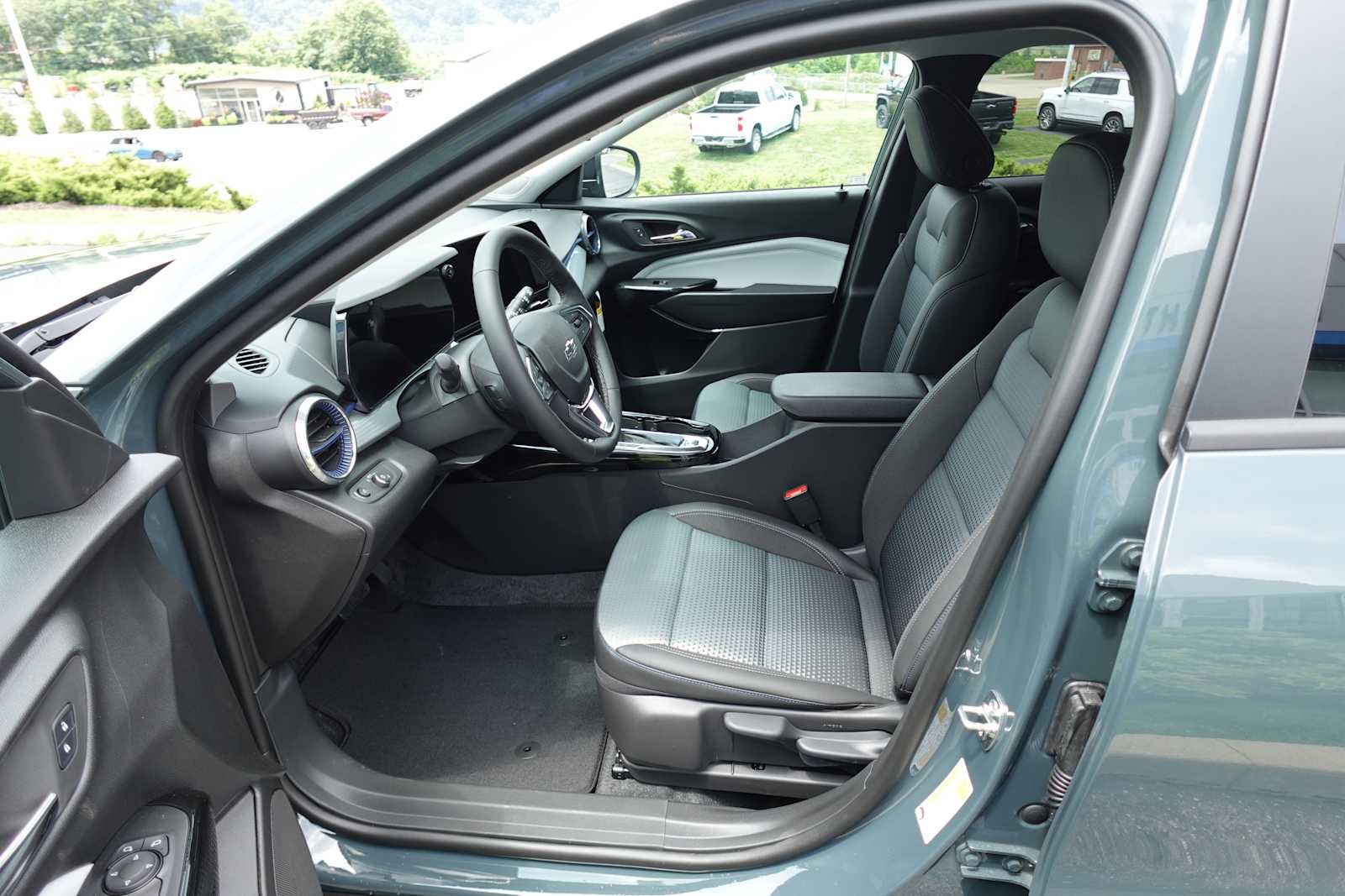 2026 Chevrolet Trax LT - Photo 11