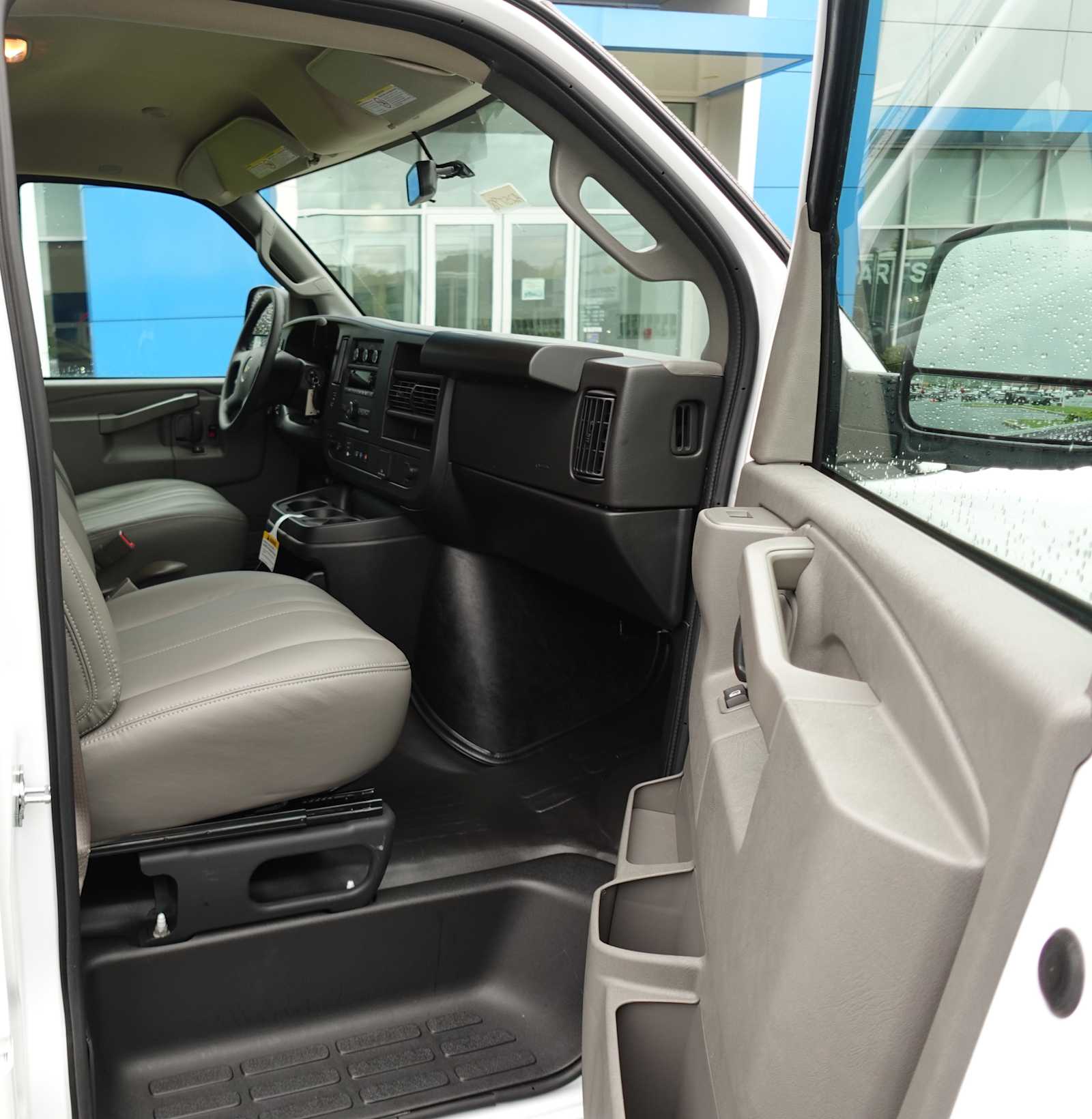 2025 Chevrolet Express Cargo Work Van - Photo 24