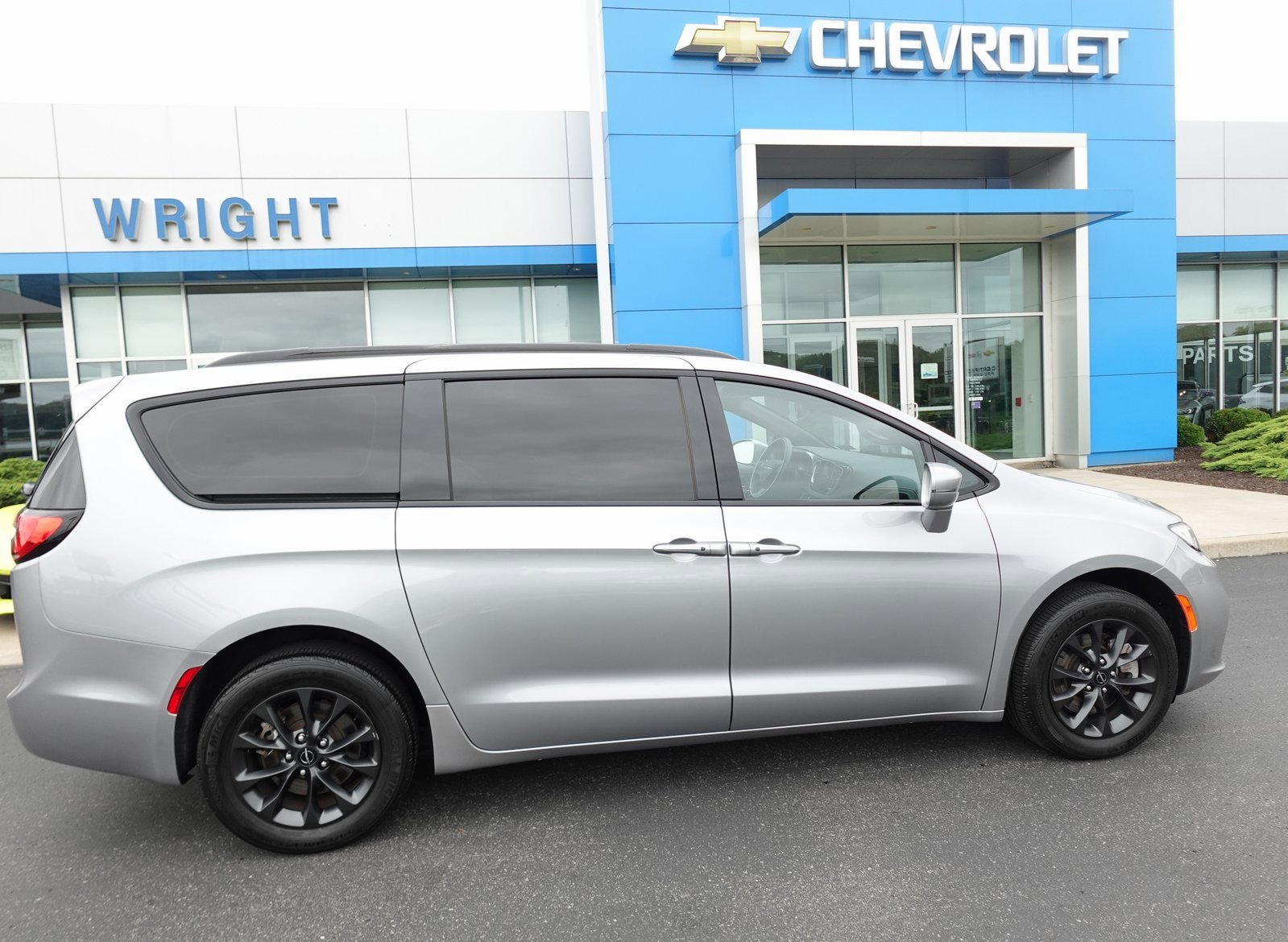 Used 2021 Chrysler Pacifica Limited with VIN 2C4RC3GG4MR586555 for sale in Baden, PA