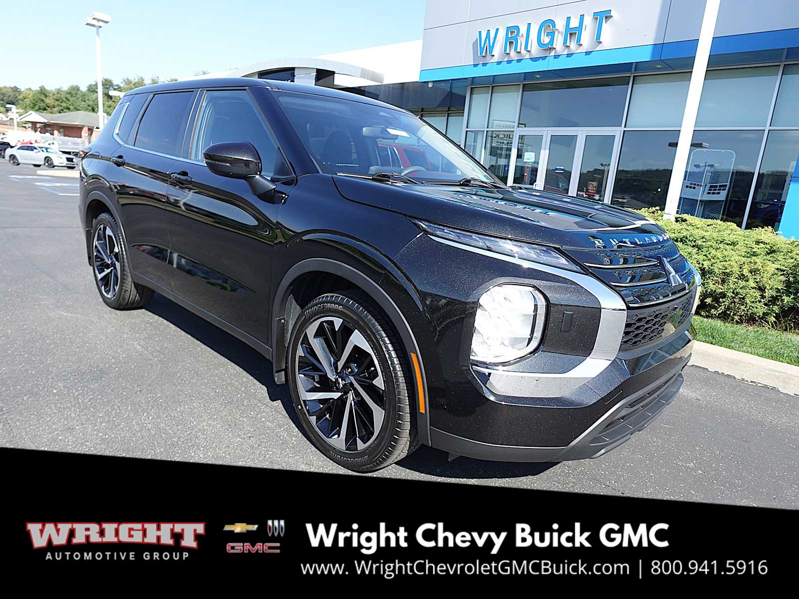 2022 Mitsubishi Outlander ES's photo