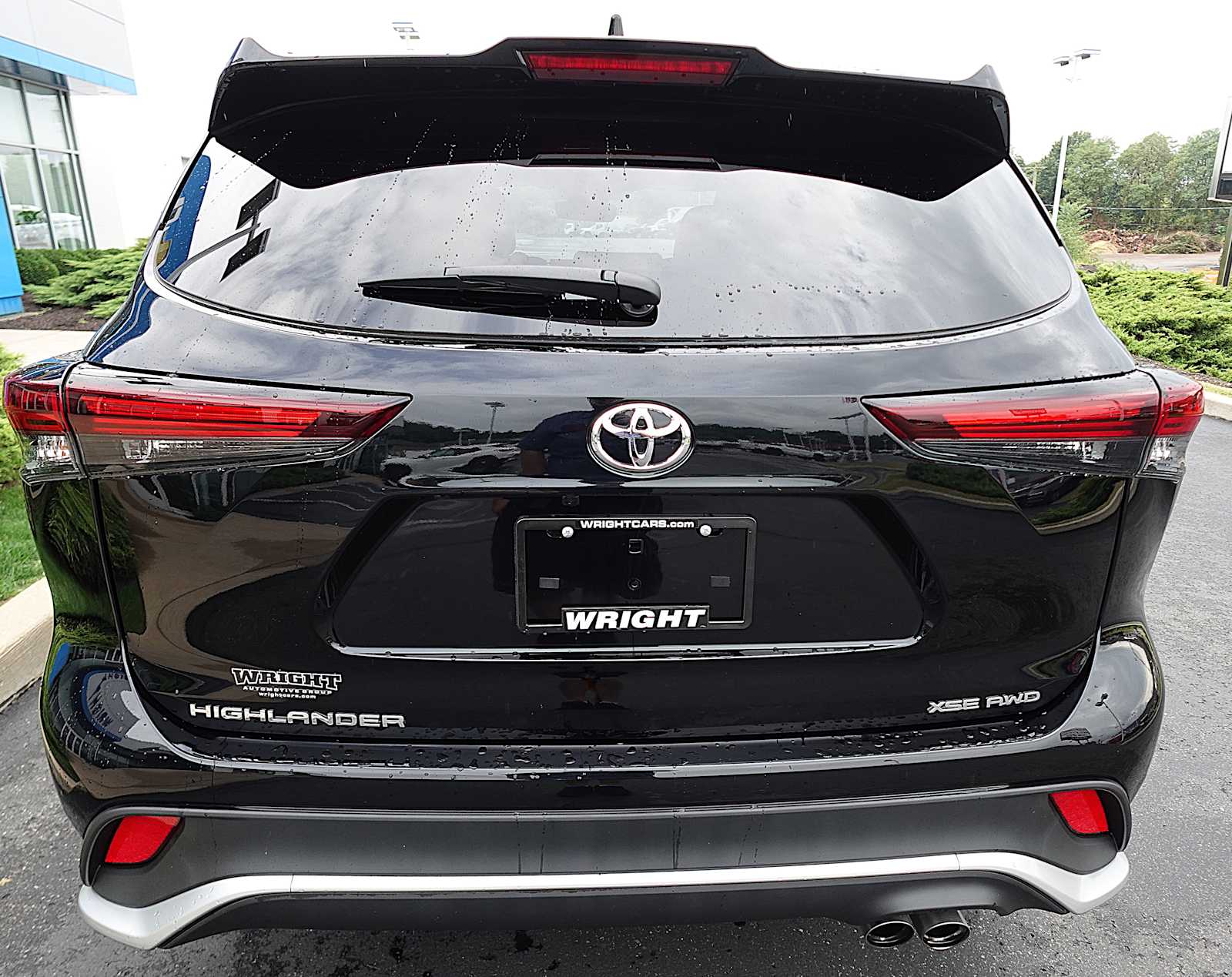 2024 Toyota Highlander LE photo 4