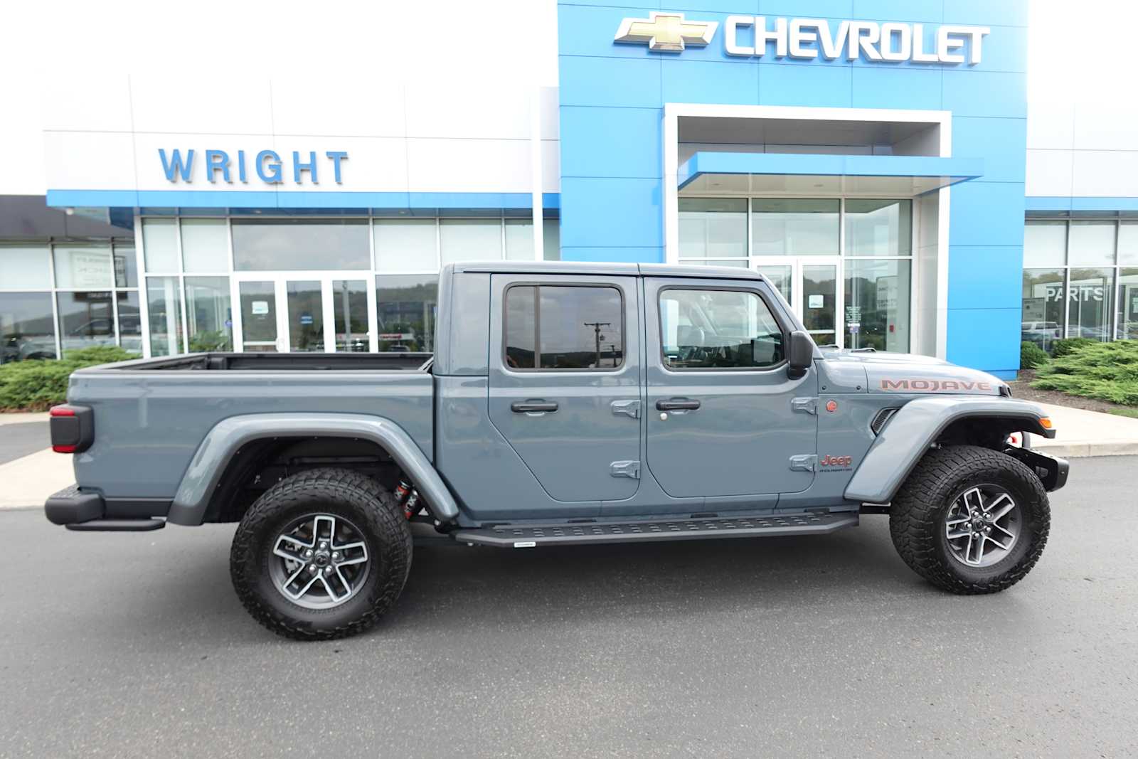 2024 Jeep Gladiator Mojave photo 2