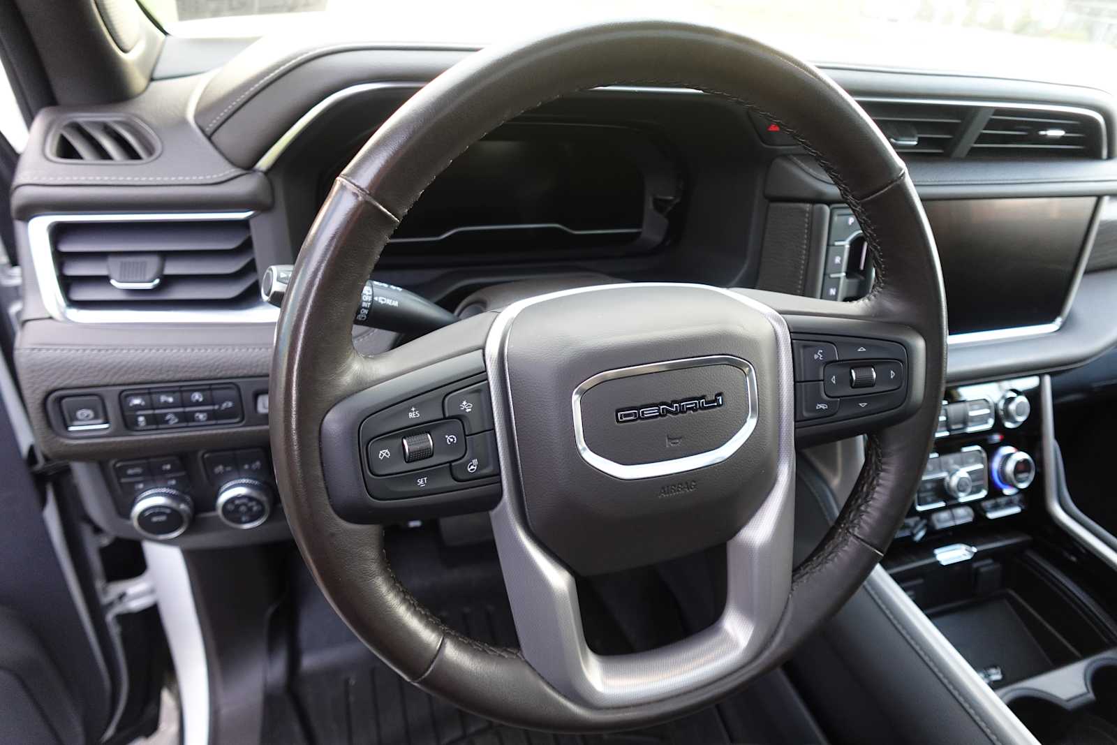 2022 GMC Yukon Denali - Photo 14