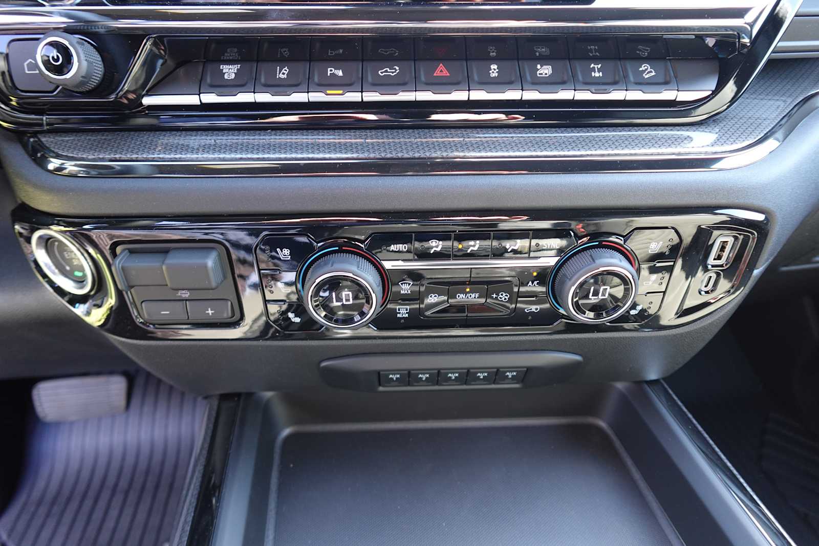 2026 Chevrolet Silverado 2500 HD ZR2 - Photo 31