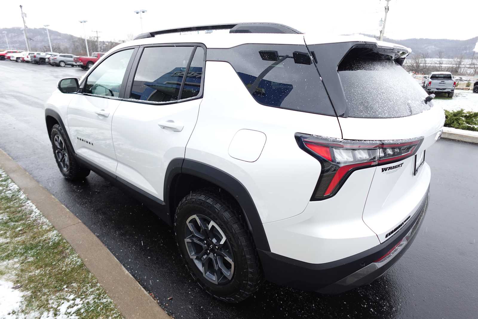 2025 Chevrolet Equinox ACTIV photo 2