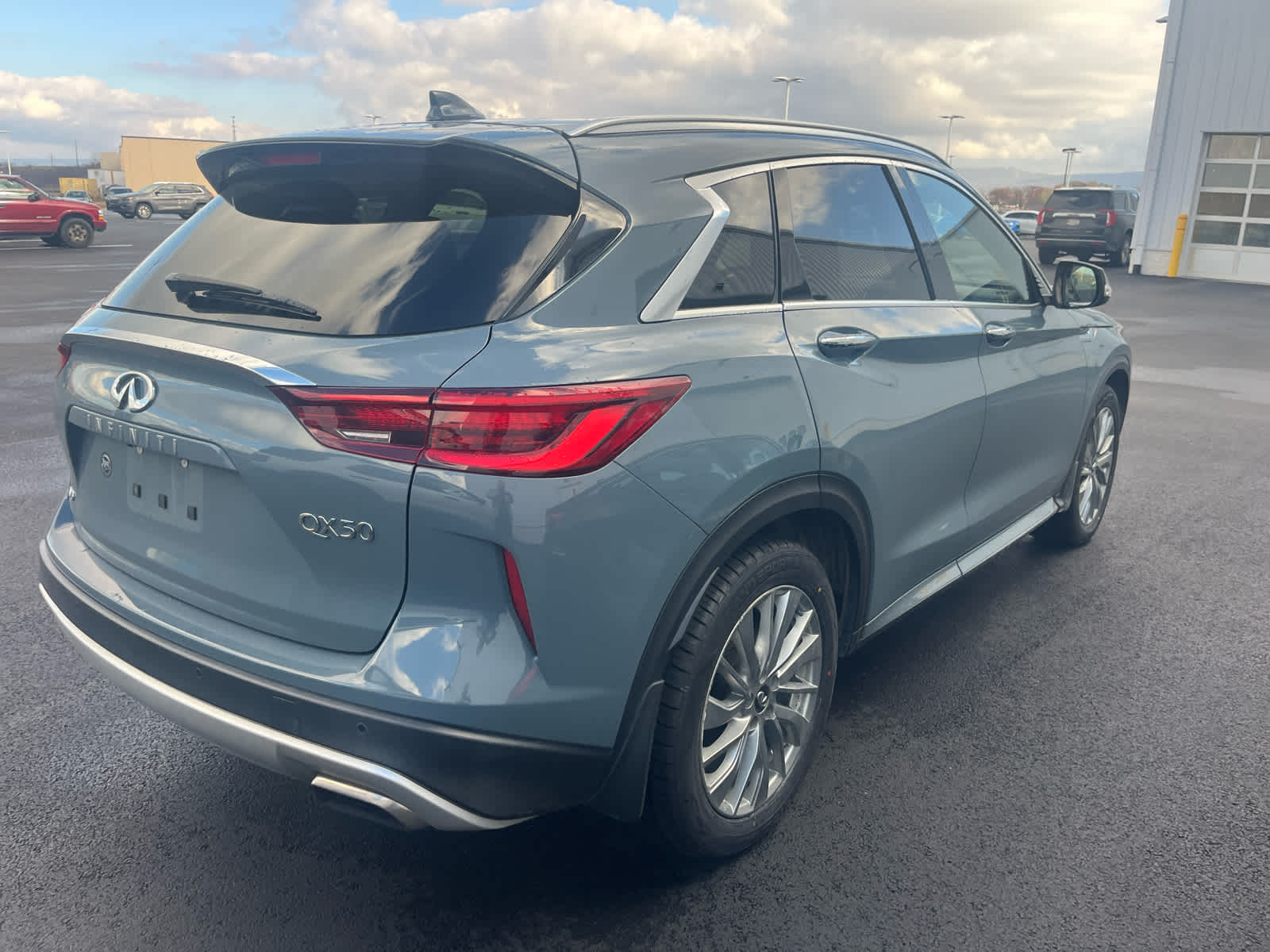 2023 Infiniti QX50 Luxe photo 4