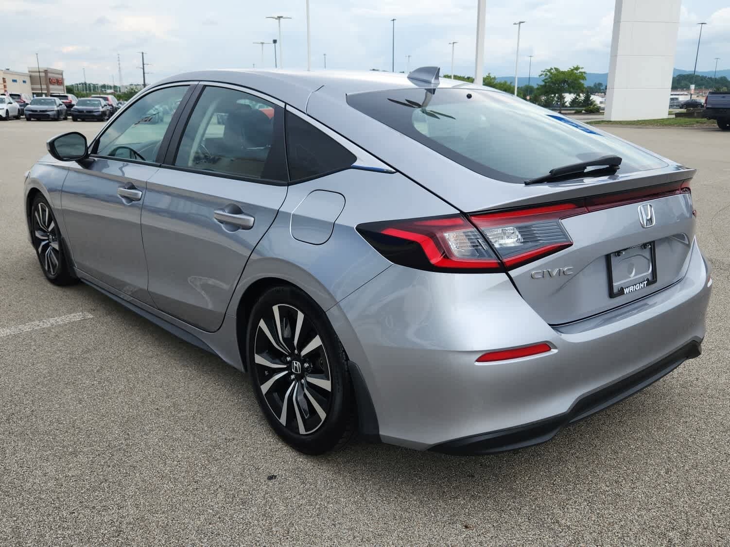 2024 Honda Civic Hatchback EX-L photo 4