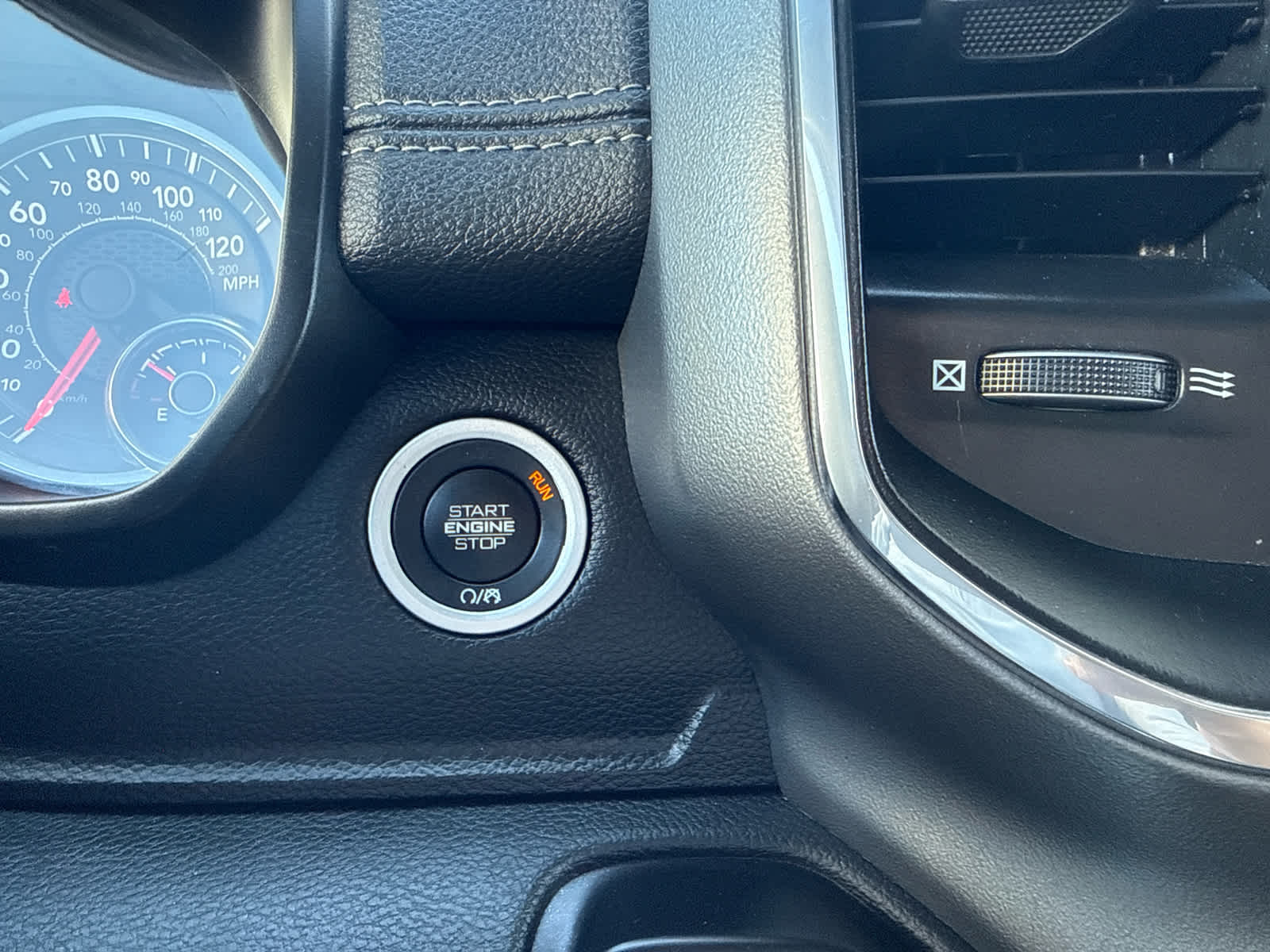 2024 RAM Ram 1500 Pickup Laramie - Photo 30