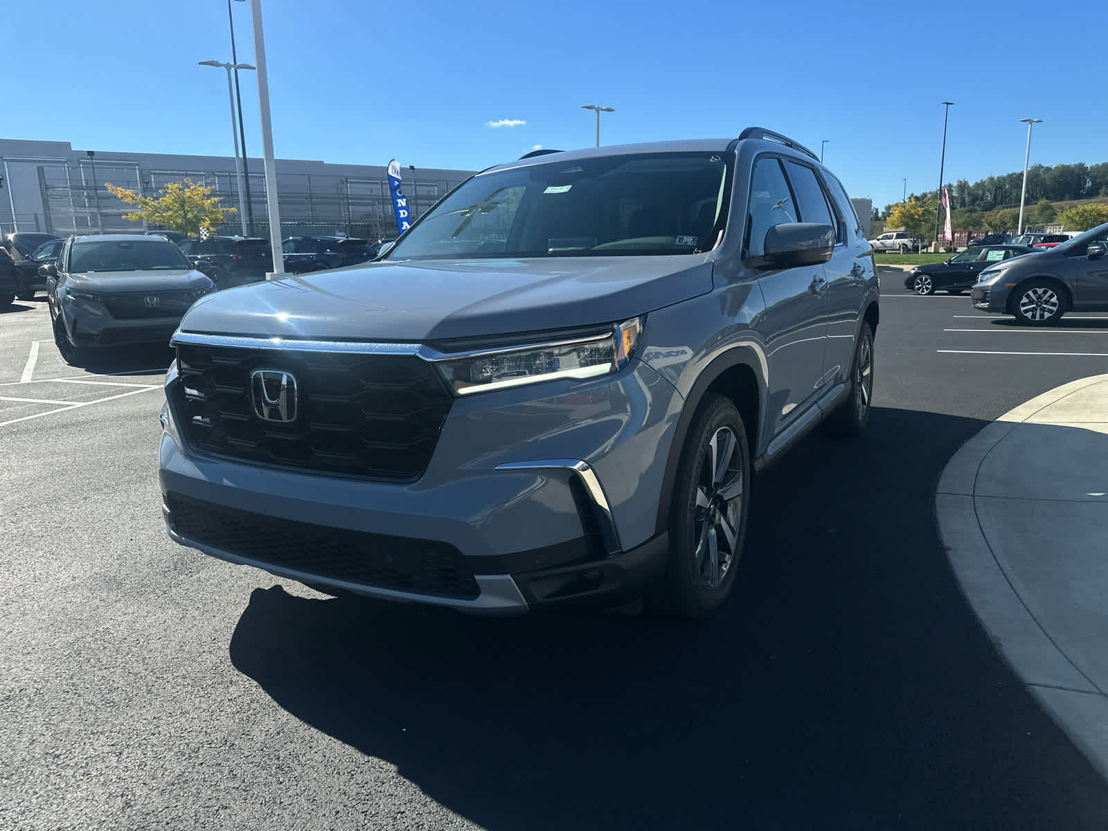 2025 Honda Pilot Touring photo 3