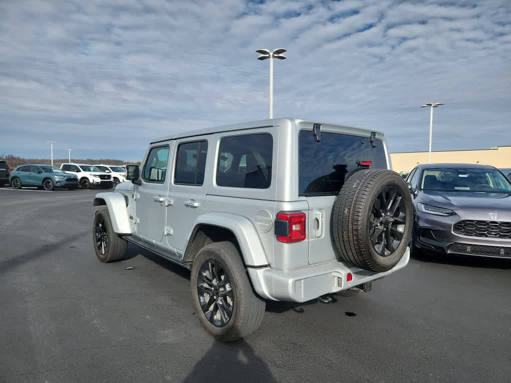 2023 Jeep Wrangler Sahara photo 3