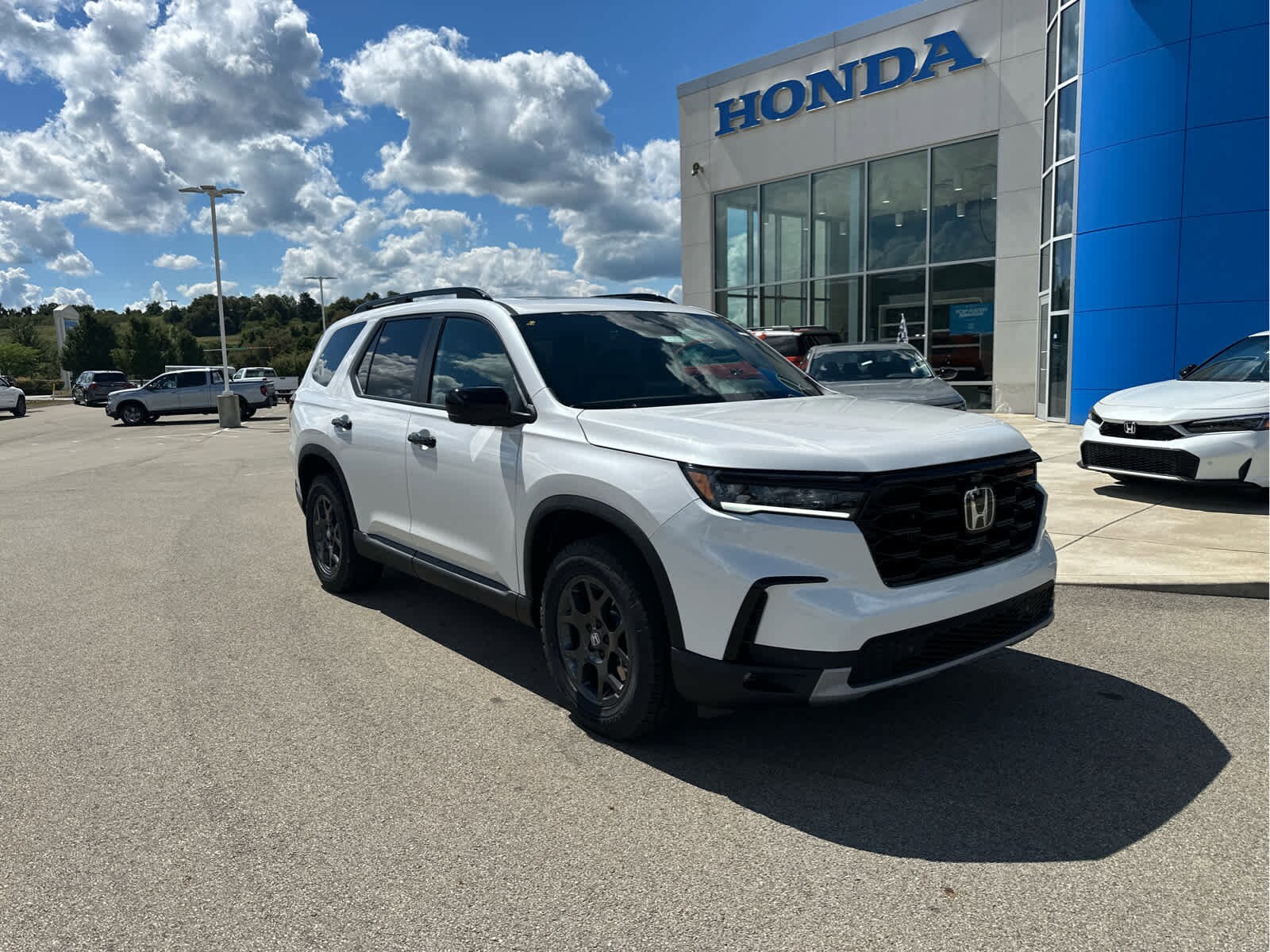 2025 Honda Pilot TrailSport photo 2