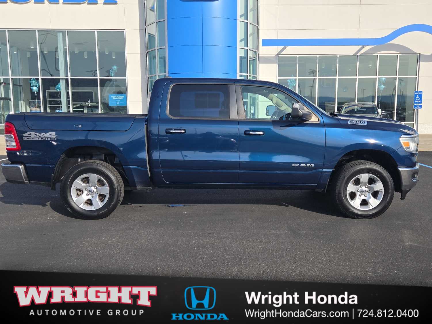 2020 RAM 1500 Big Horn/Lone Star 4x4 Crew Cab 5'7's photo