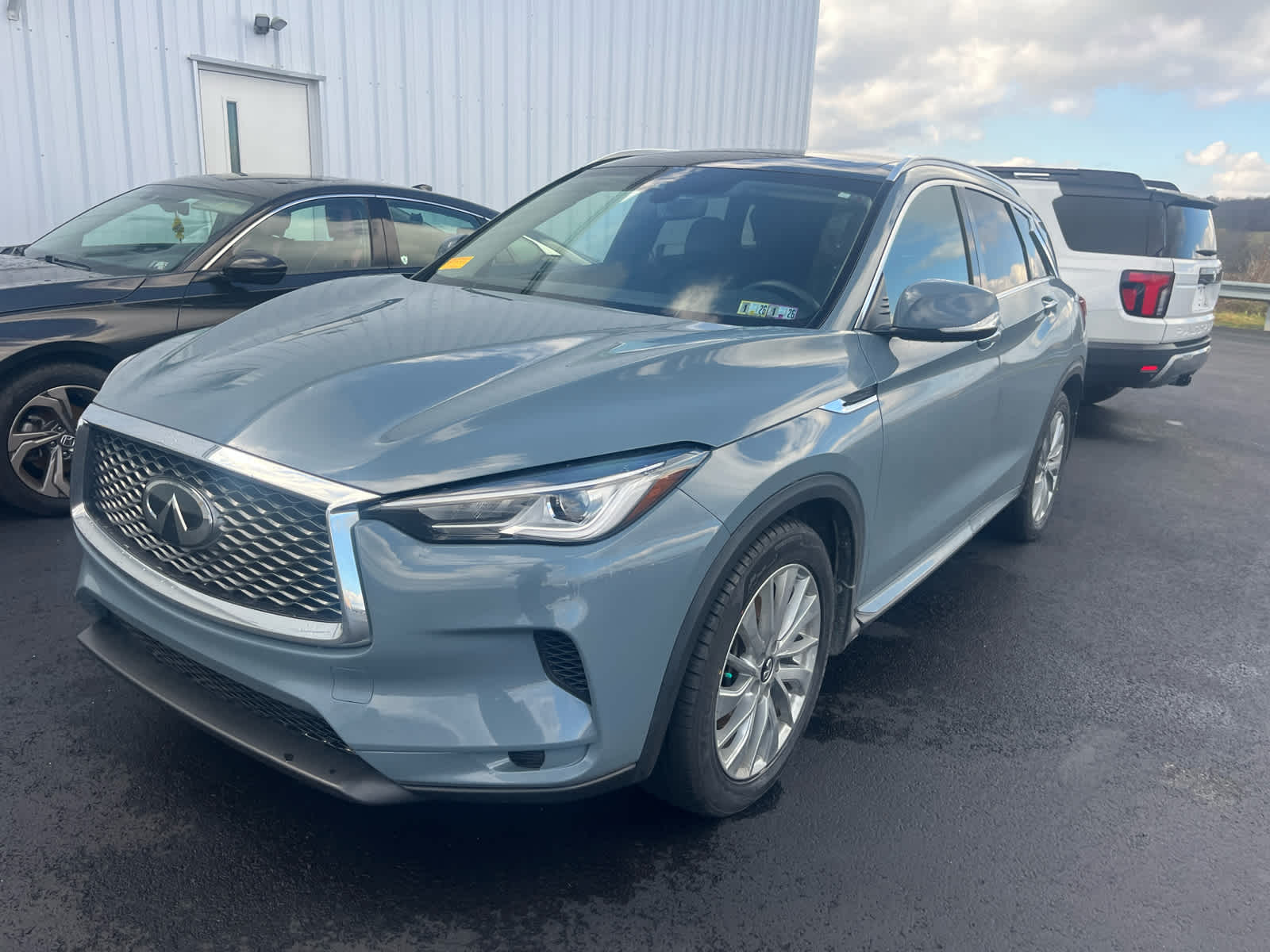 2023 Infiniti QX50 Luxe photo 2
