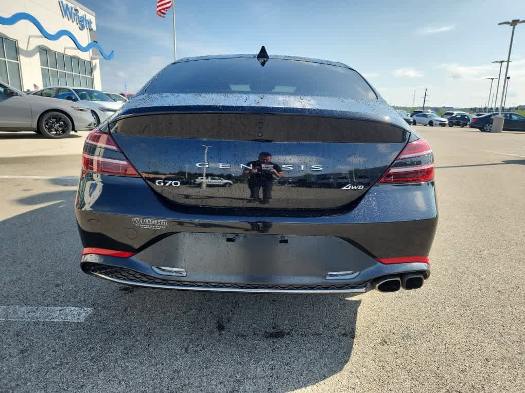 2023 Genesis G70 2.0T Sport Prestige photo 3