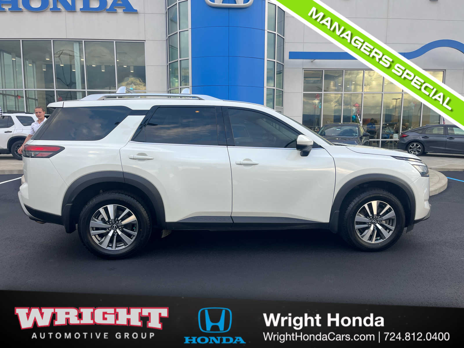2024 Nissan Pathfinder SL