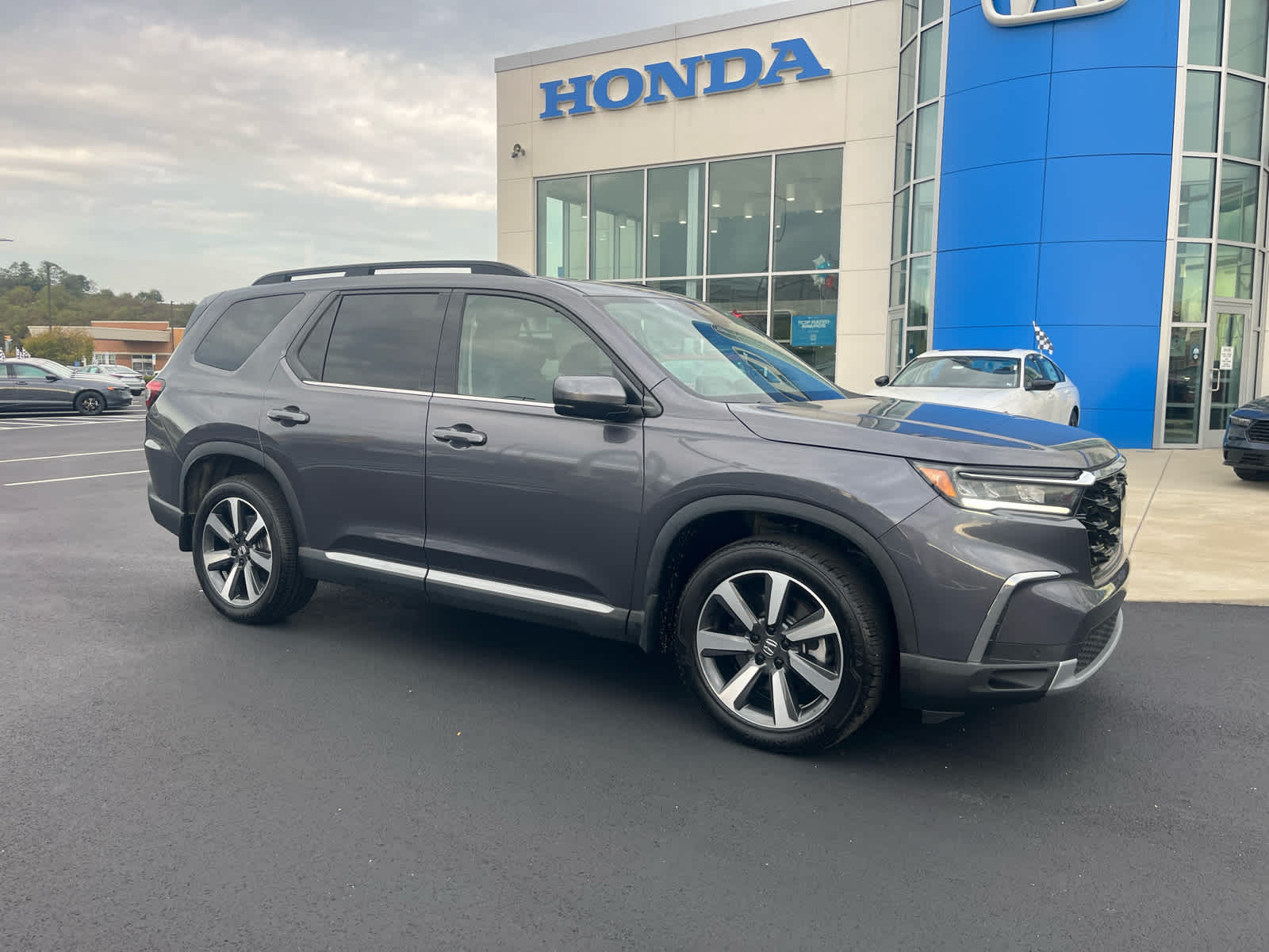 2023 Honda Pilot Touring photo 2