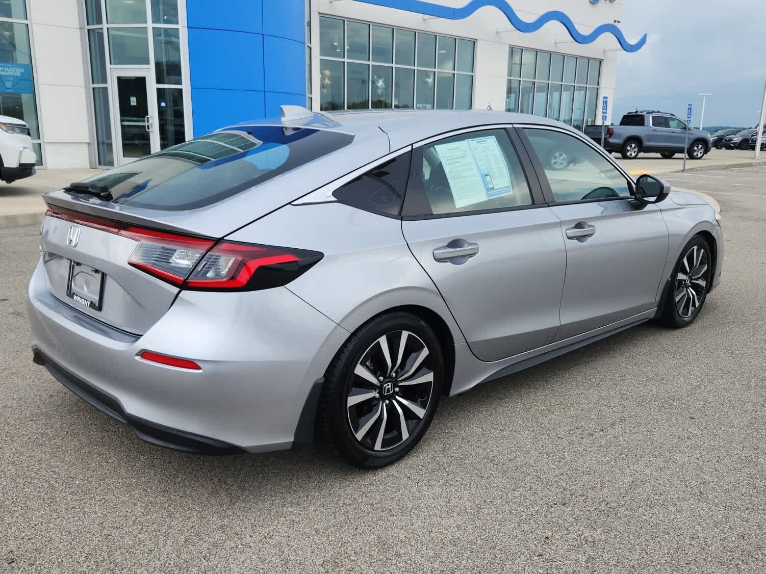 2024 Honda Civic Hatchback EX-L photo 2