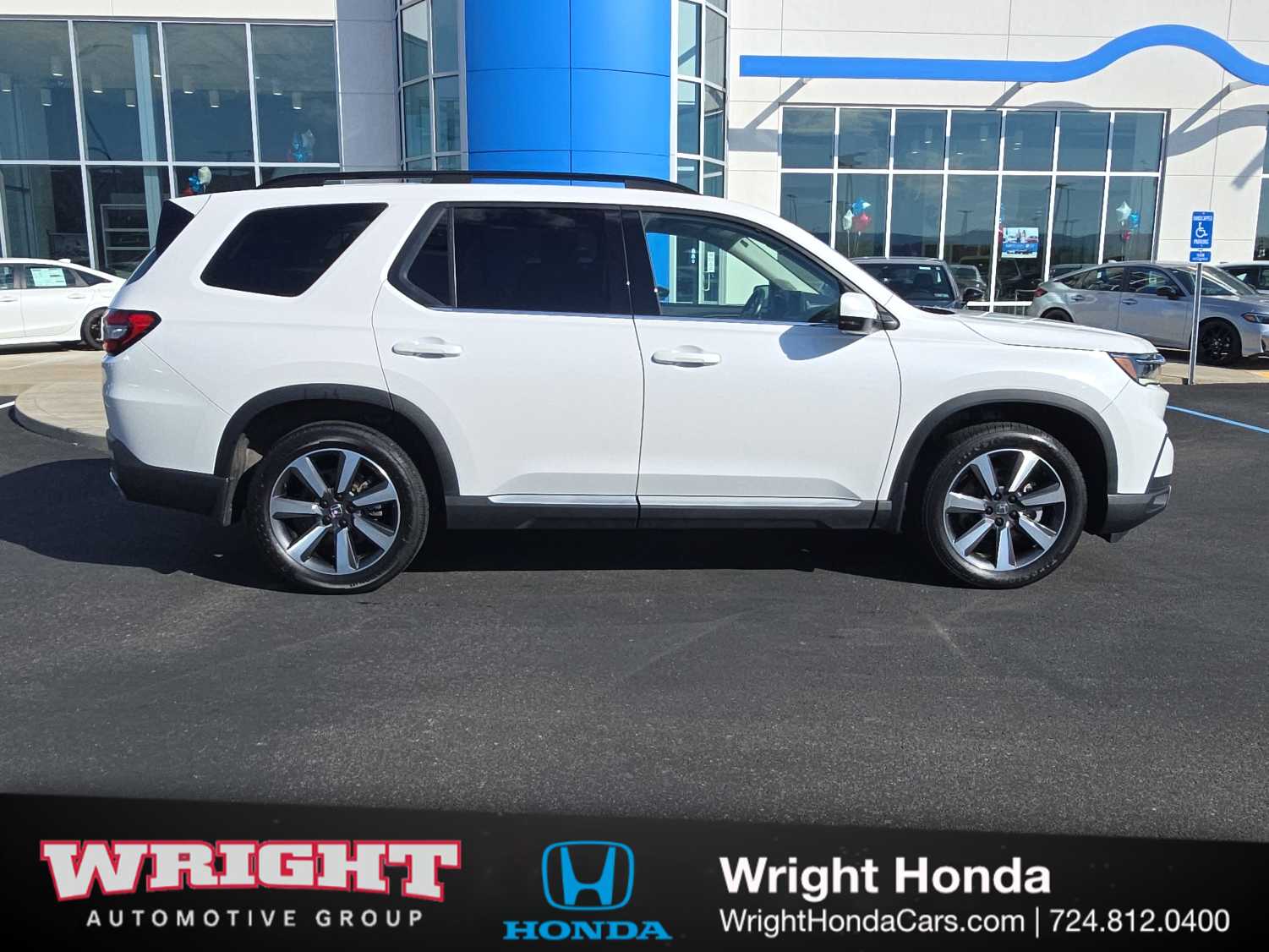 2023 Honda Pilot Touring AWD's photo