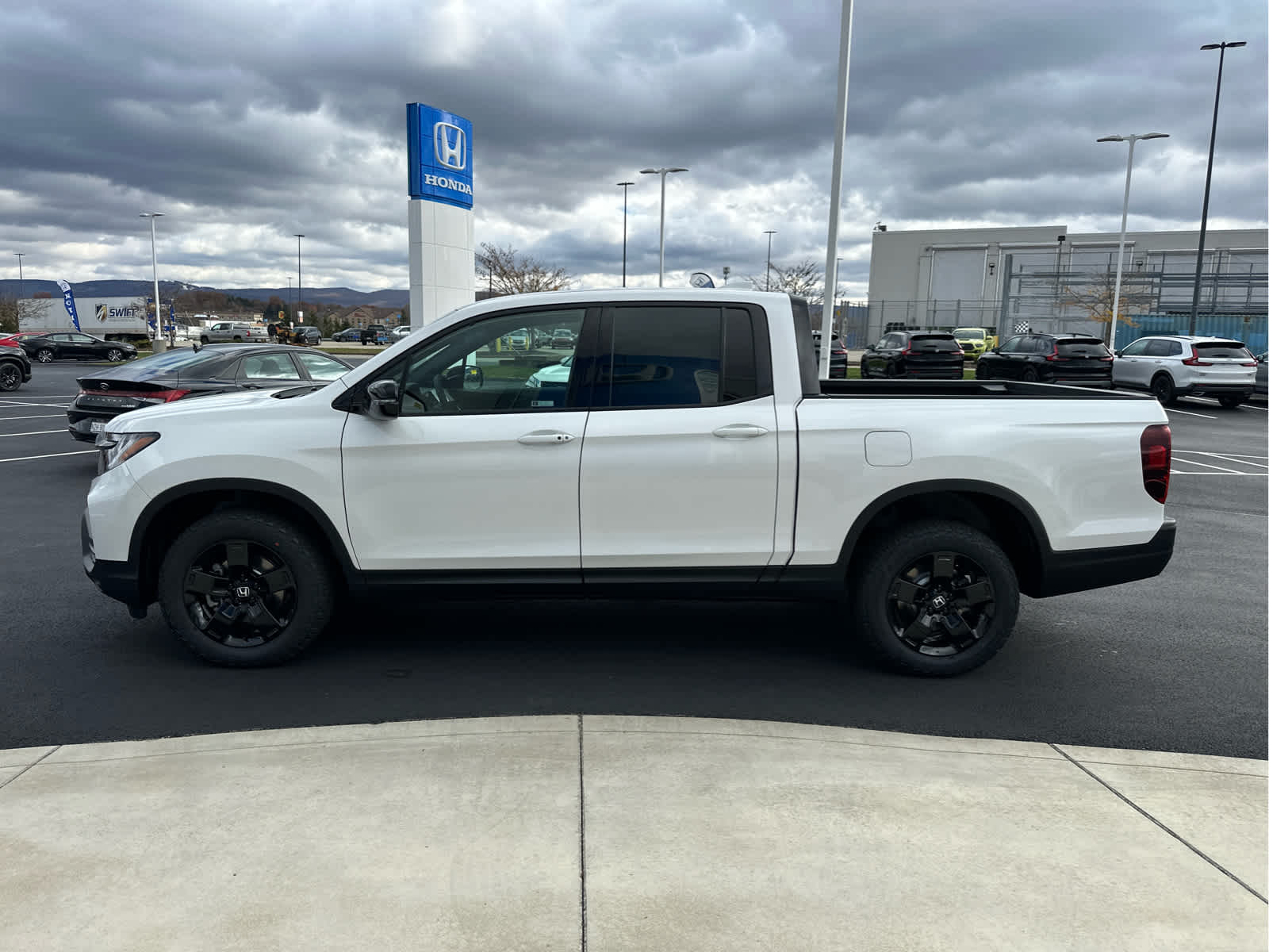 2026 Honda Ridgeline Black Edition photo 2