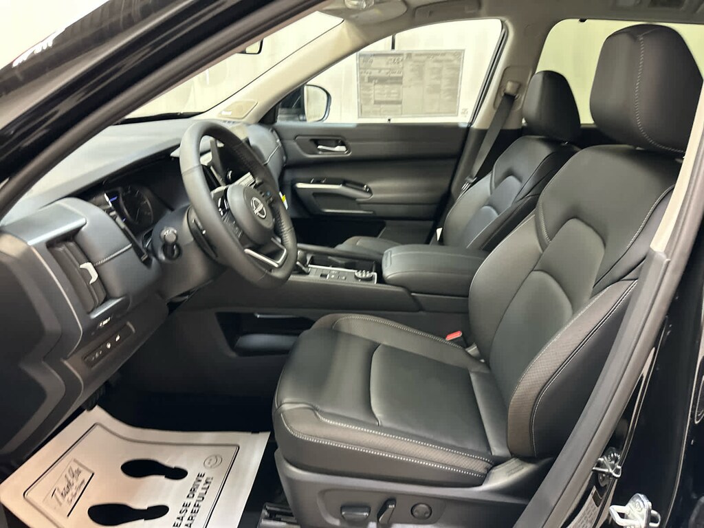 New 2025 Nissan Pathfinder SL SUV