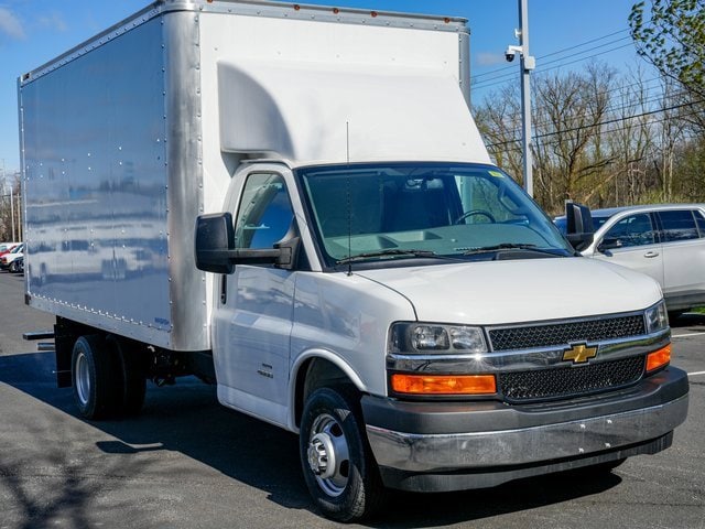 2024 Chevrolet Express Cutaway Base's photo