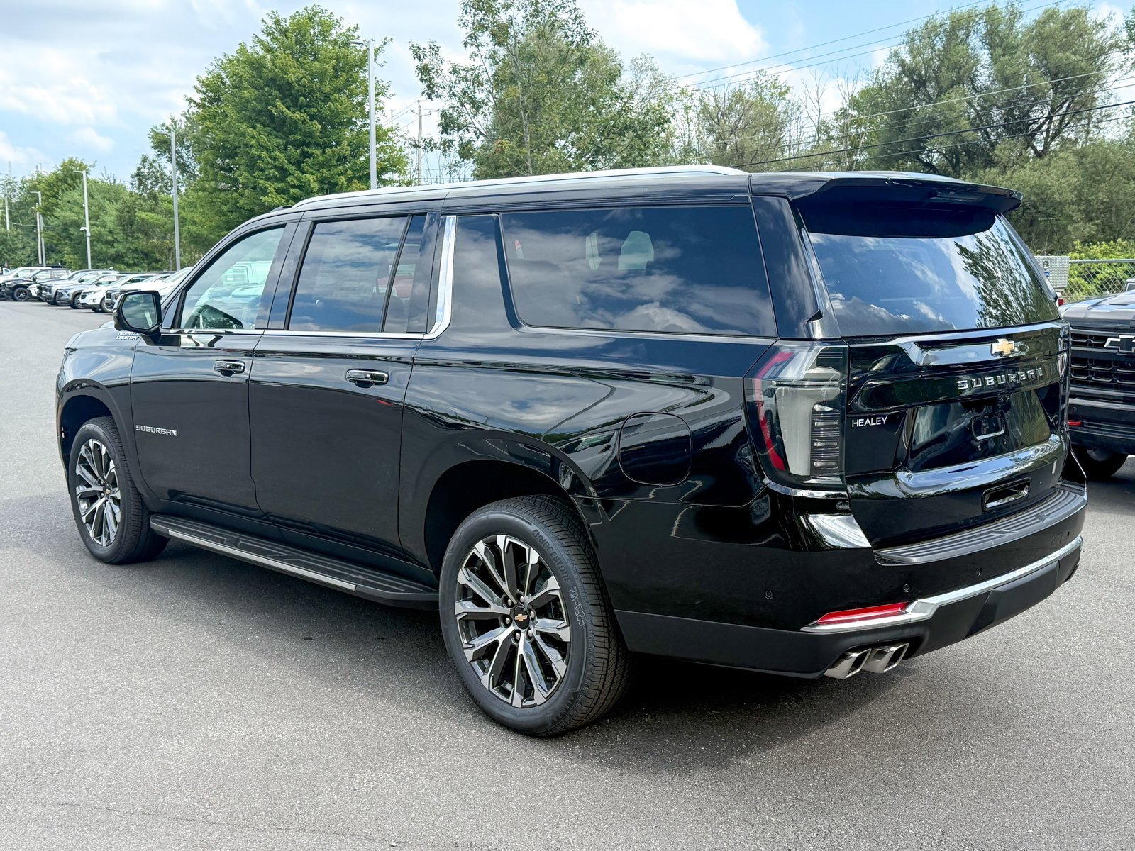 2025 Chevrolet Suburban High Country photo 2