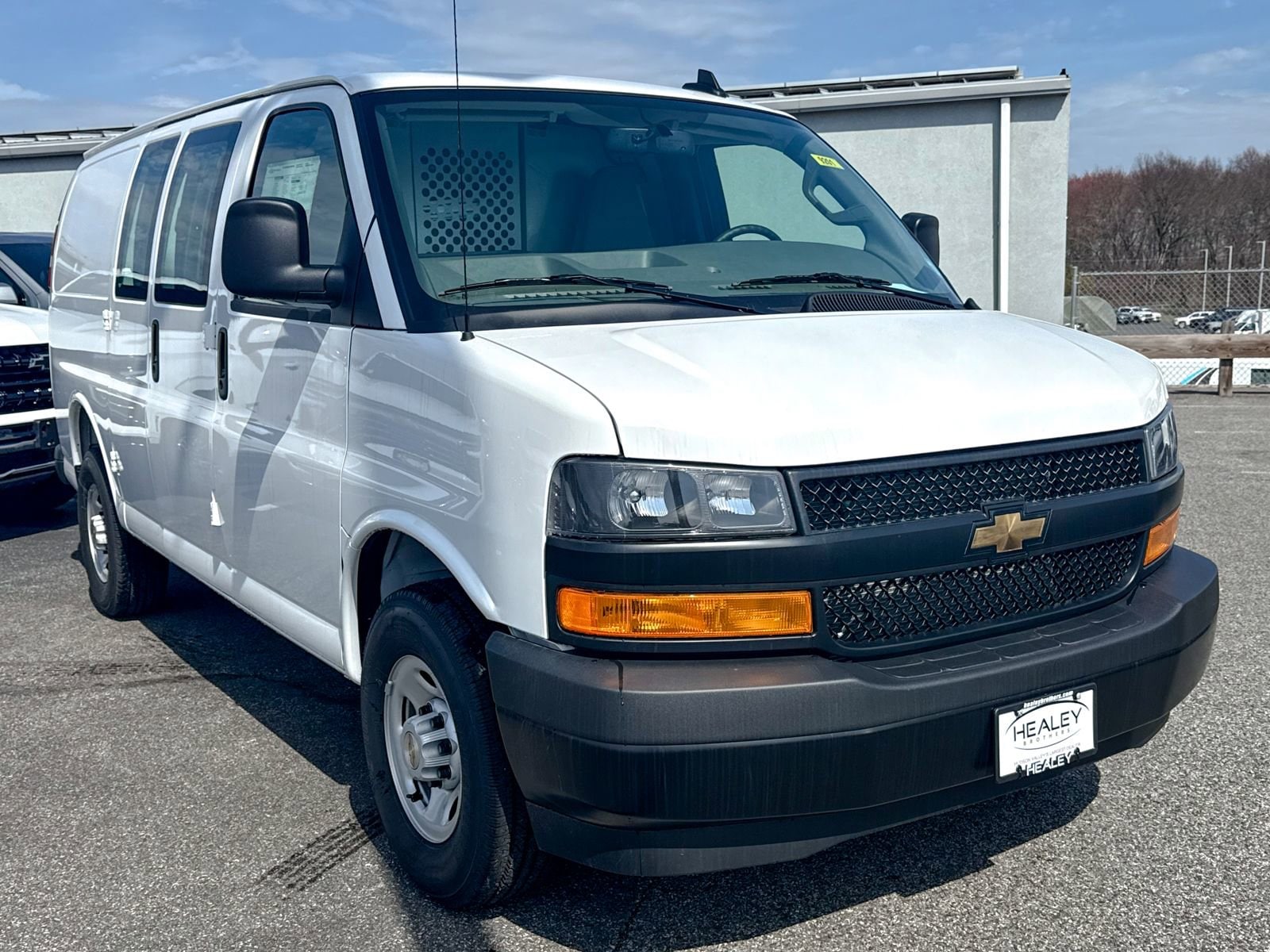 2025 Chevrolet Express 3500 Work Van HD's photo