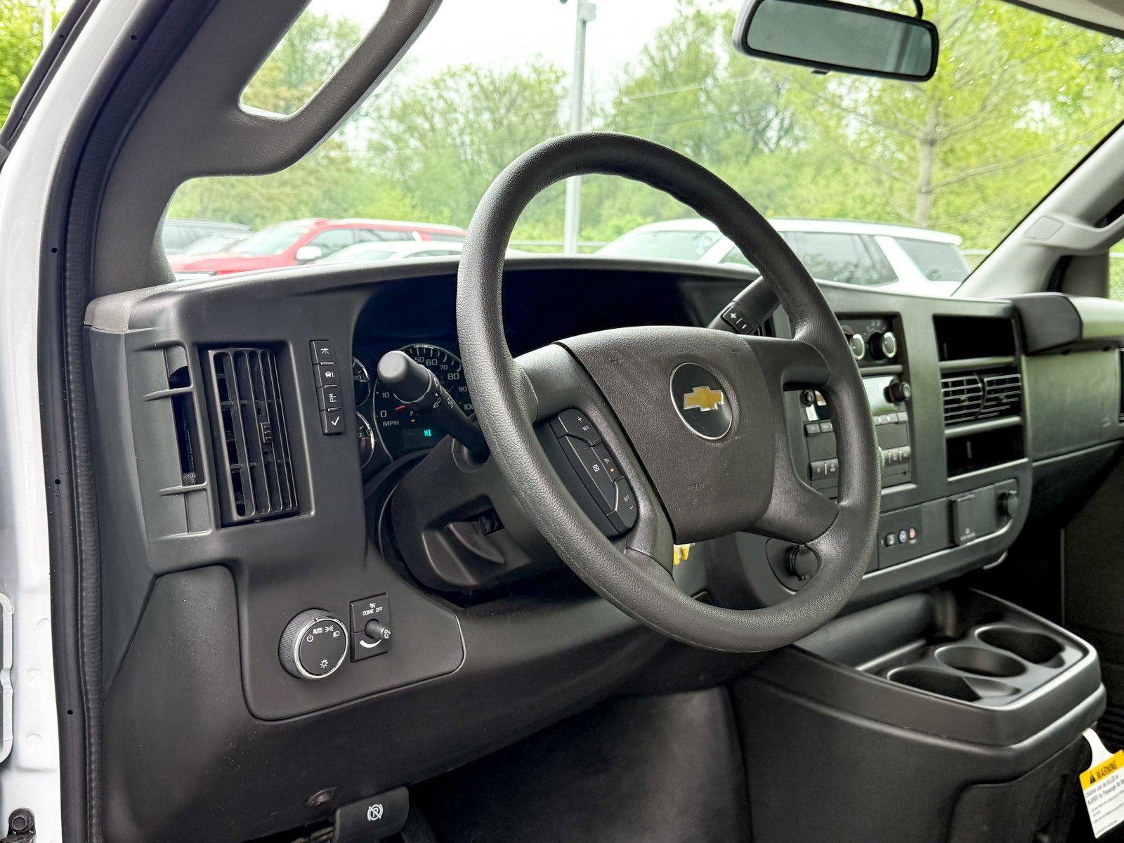 2025 Chevrolet Express 3500 Cutaway Van photo 3