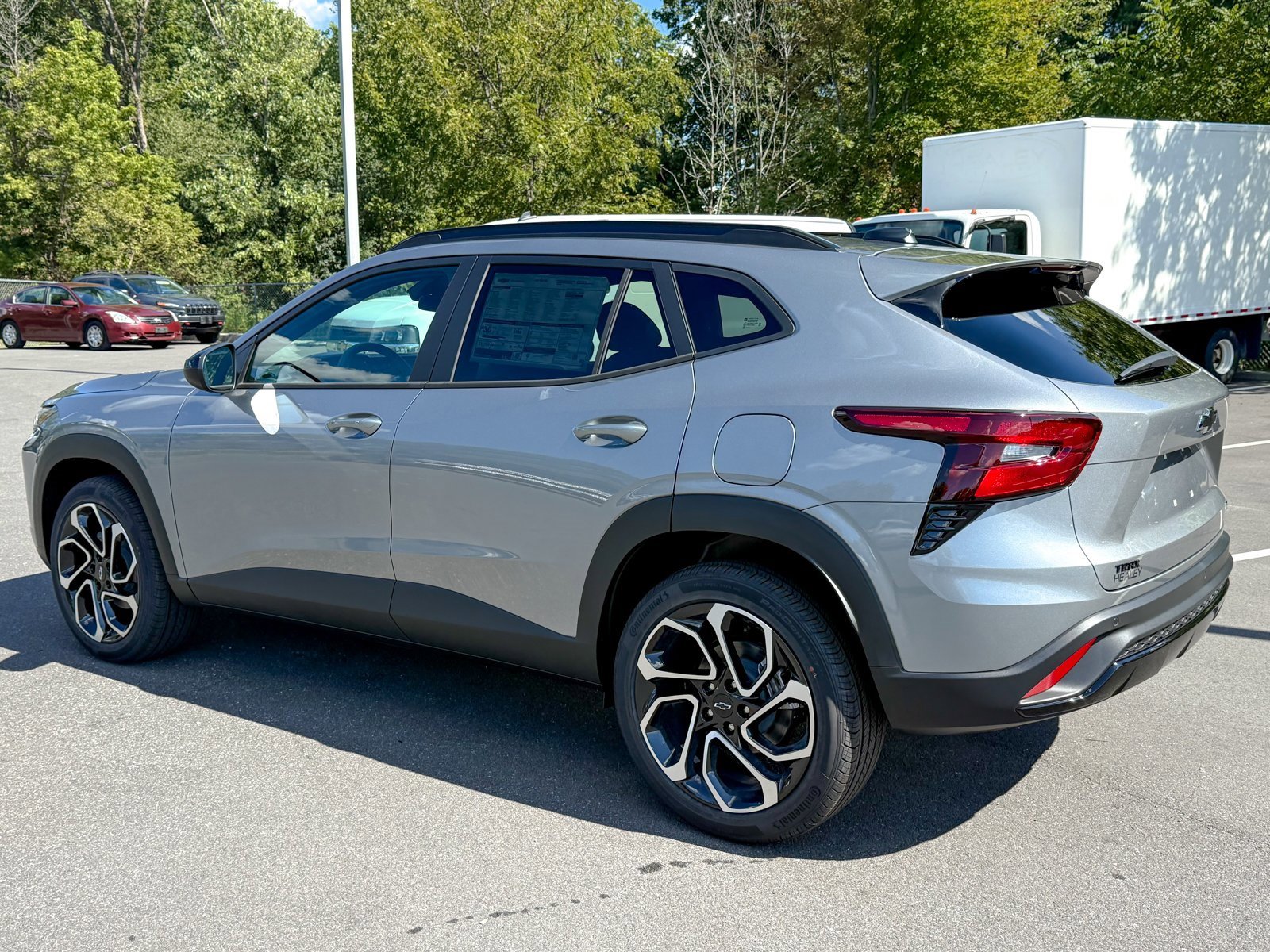2025 Chevrolet Trax photo 2