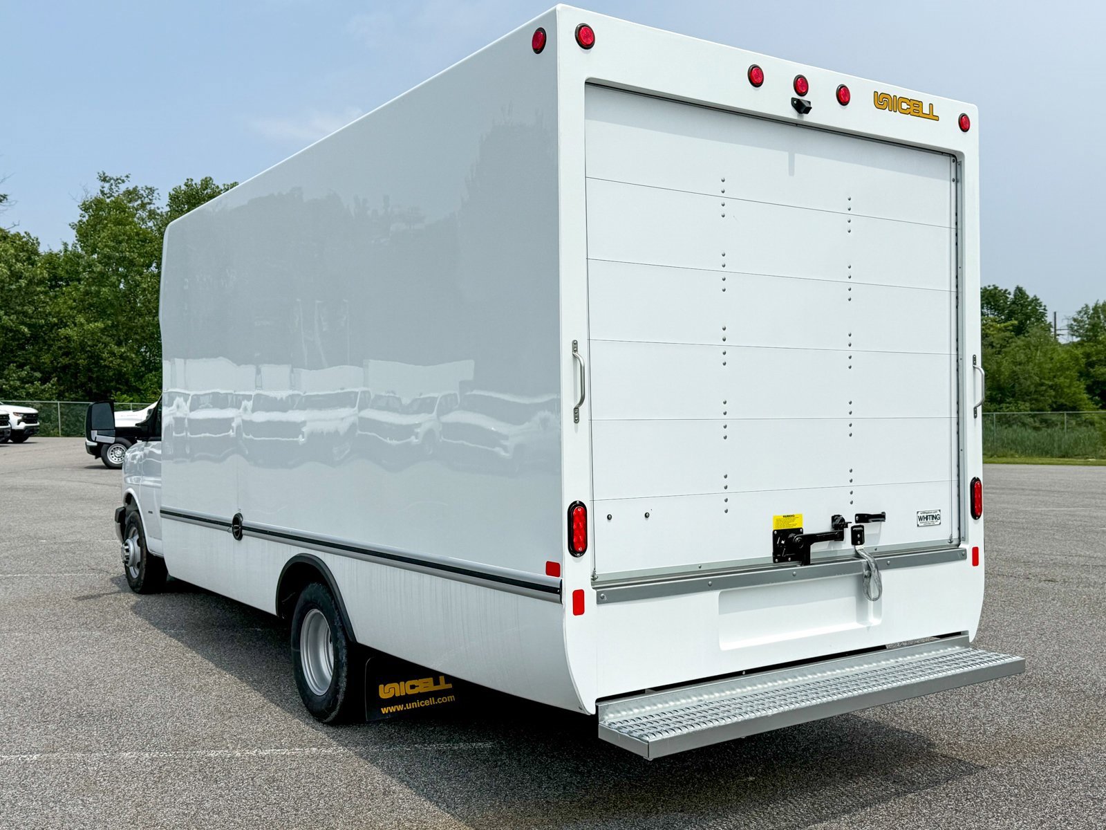 2025 Chevrolet Express 3500 Cutaway Van photo 2