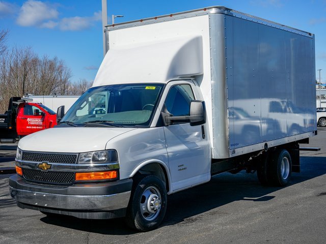 2024 Chevrolet Express Cutaway Base photo 8