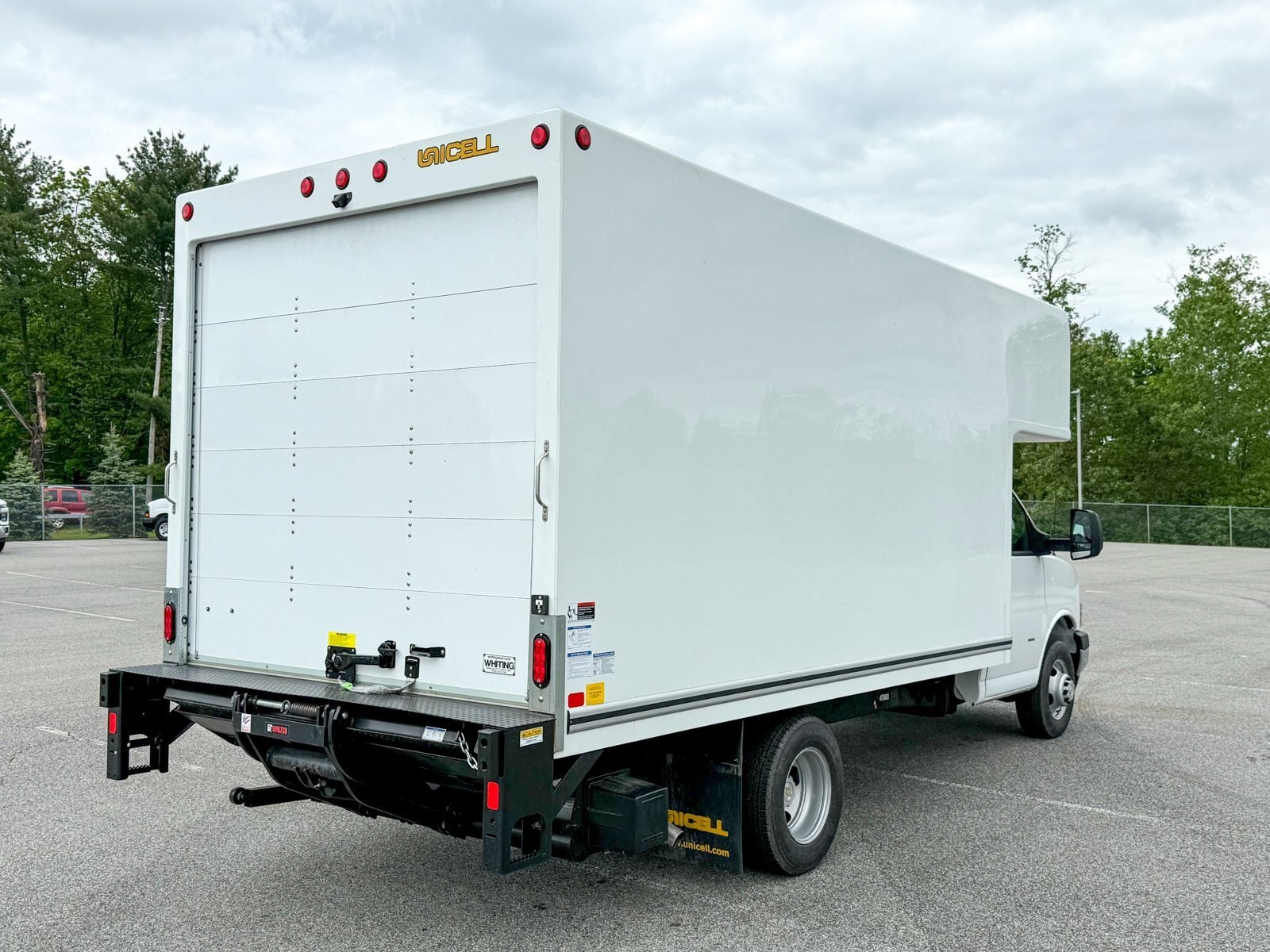 2025 Chevrolet Express Cutaway Base photo 12