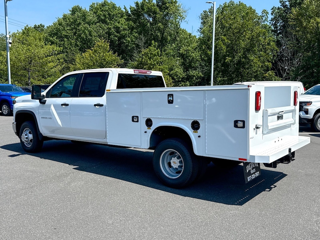 New 2025 Chevrolet Silverado 3500 HD Chassis Cab Work Truck Truck Crew Cab