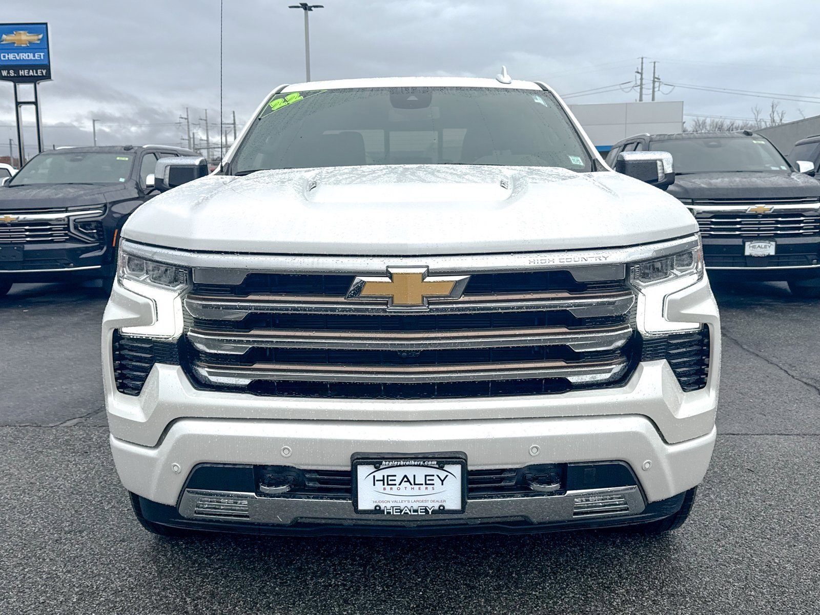 2022 Chevrolet Silverado 1500 High Country photo 2