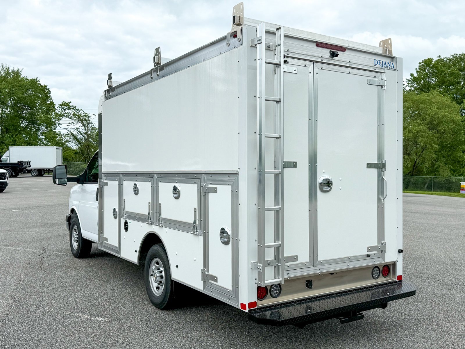 2025 Chevrolet Express 3500 Cutaway Van photo 2